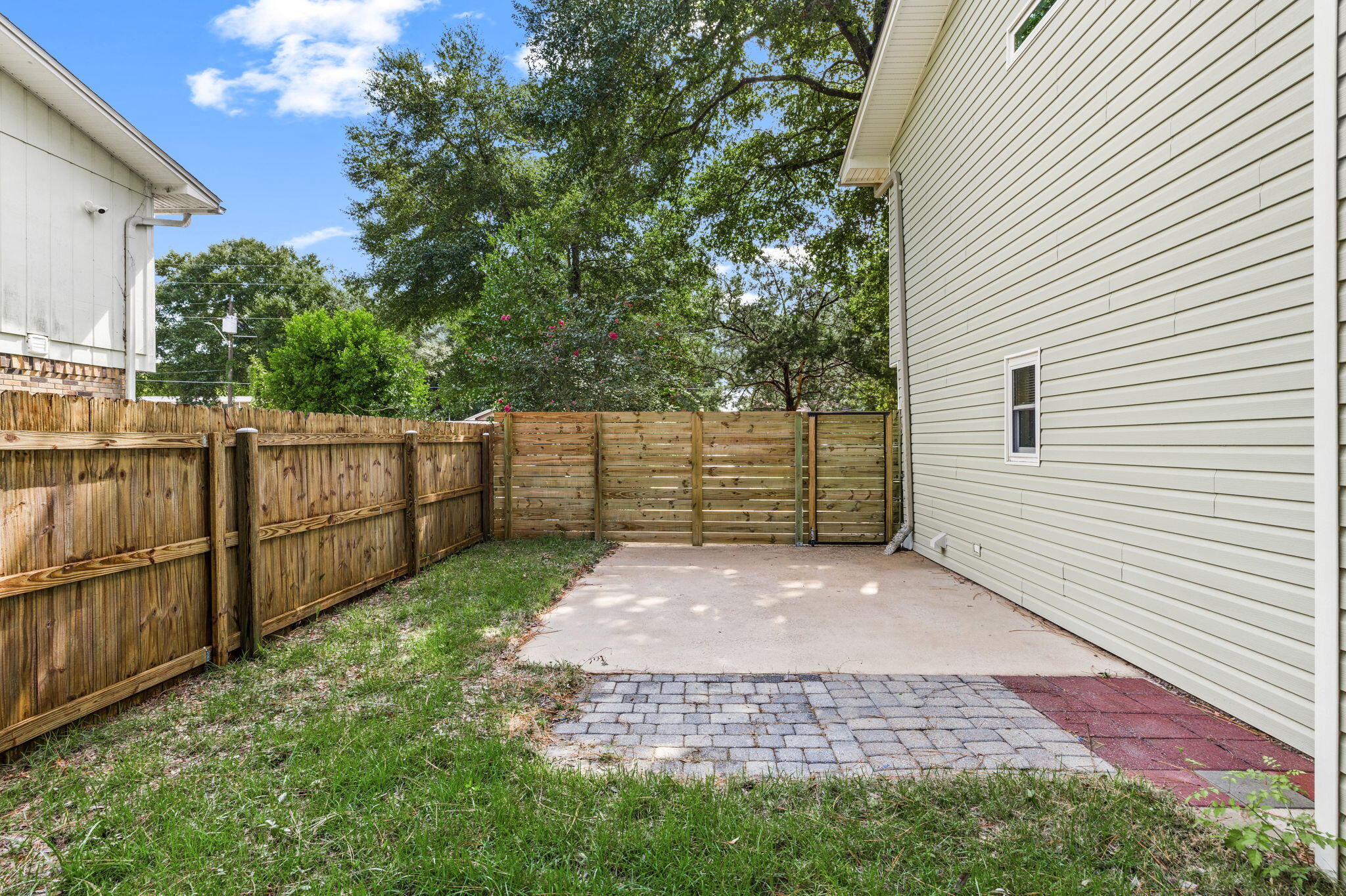 SHANGRA WOODS - Residential