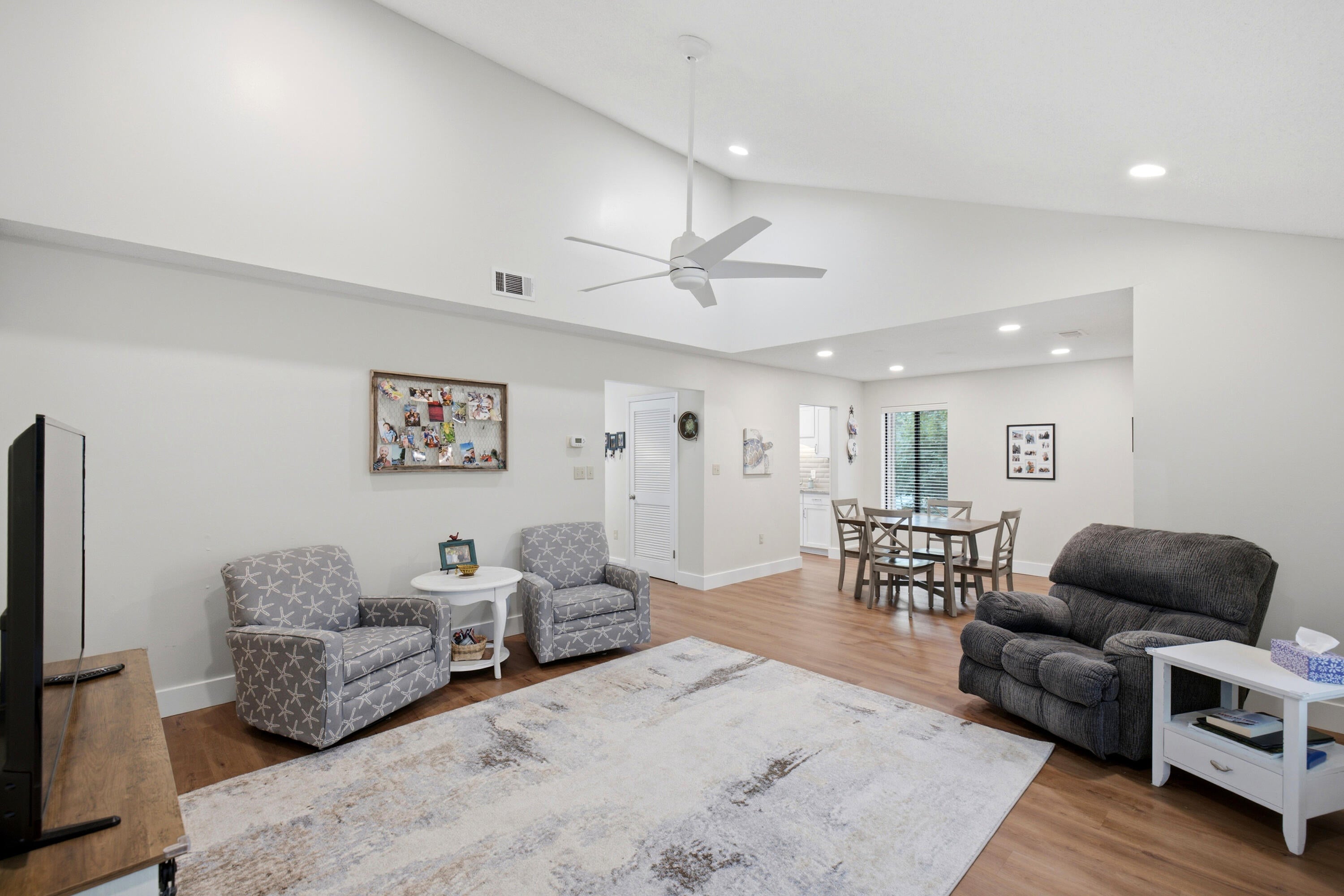 ROYAL OAK VILLAS BLUEWATER BAY - Residential