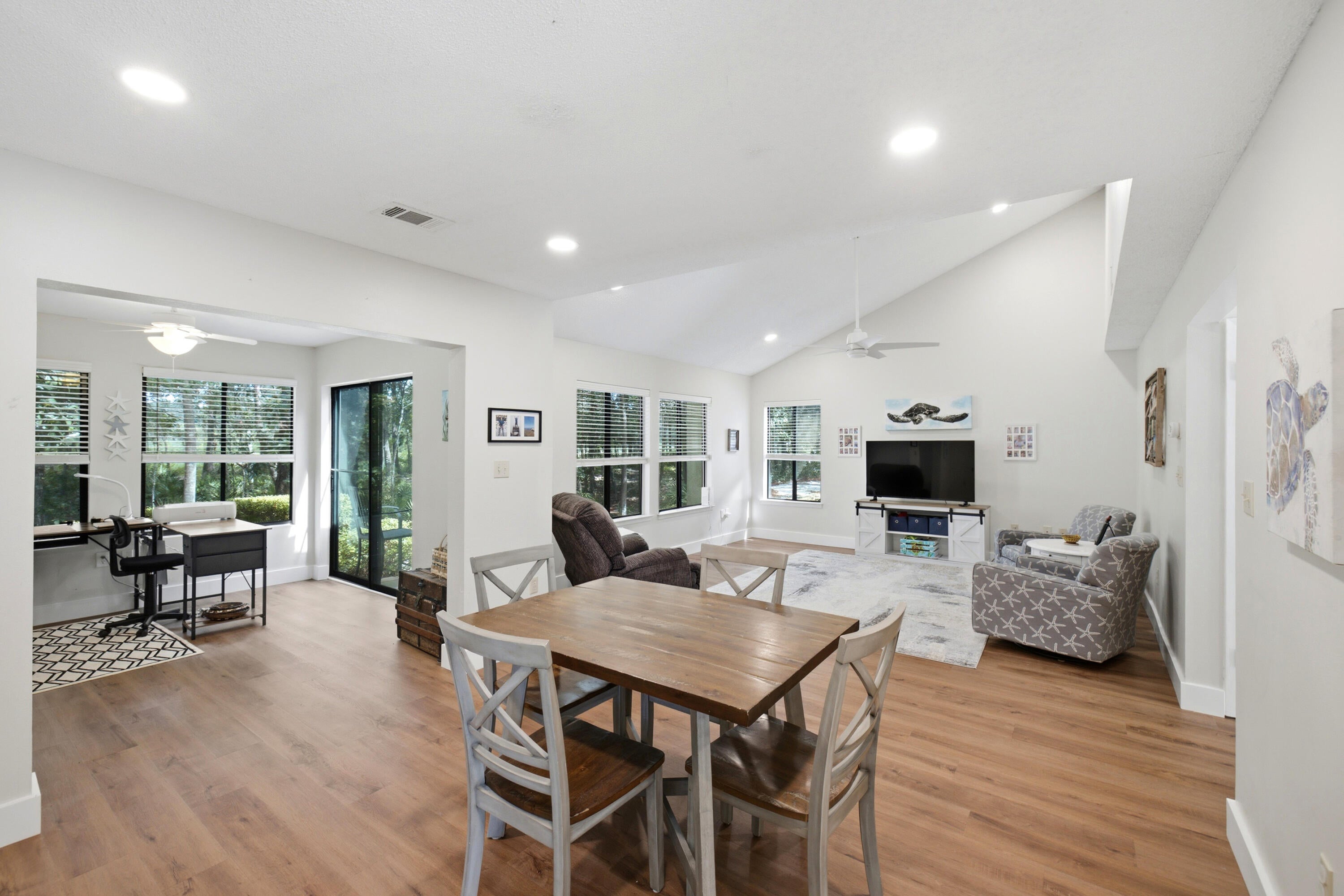 ROYAL OAK VILLAS BLUEWATER BAY - Residential