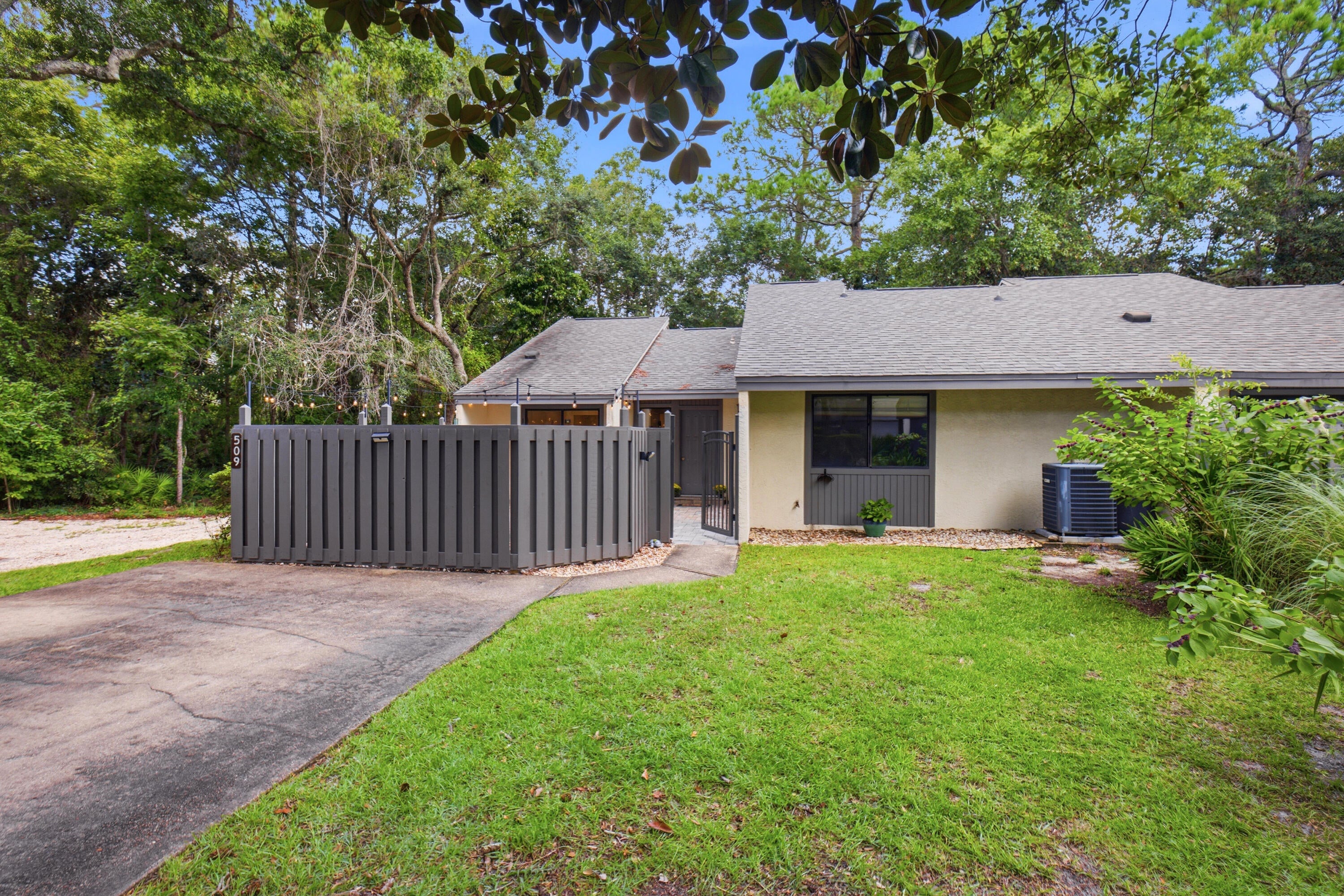 ROYAL OAK VILLAS BLUEWATER BAY - Residential