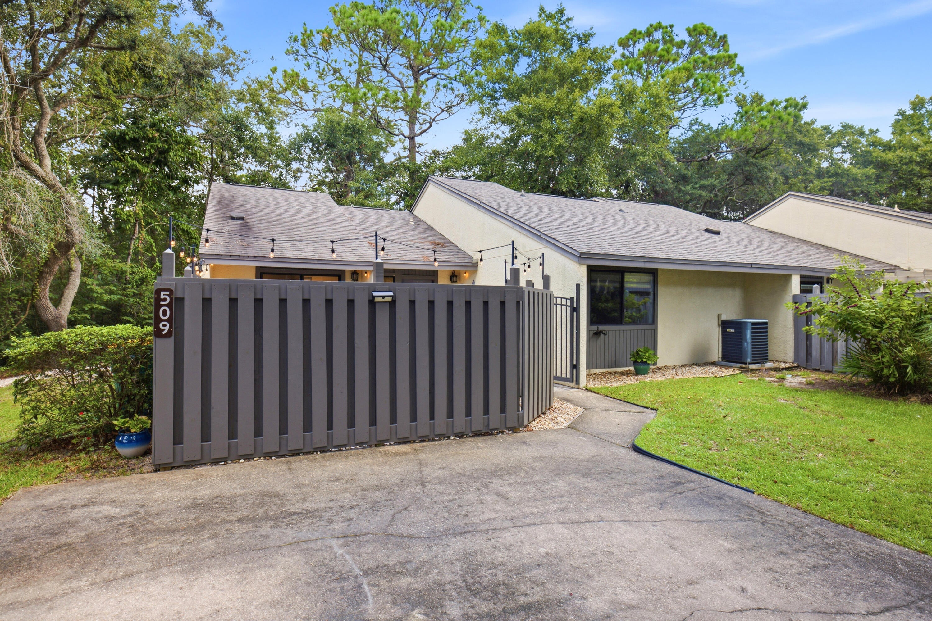 ROYAL OAK VILLAS BLUEWATER BAY - Residential