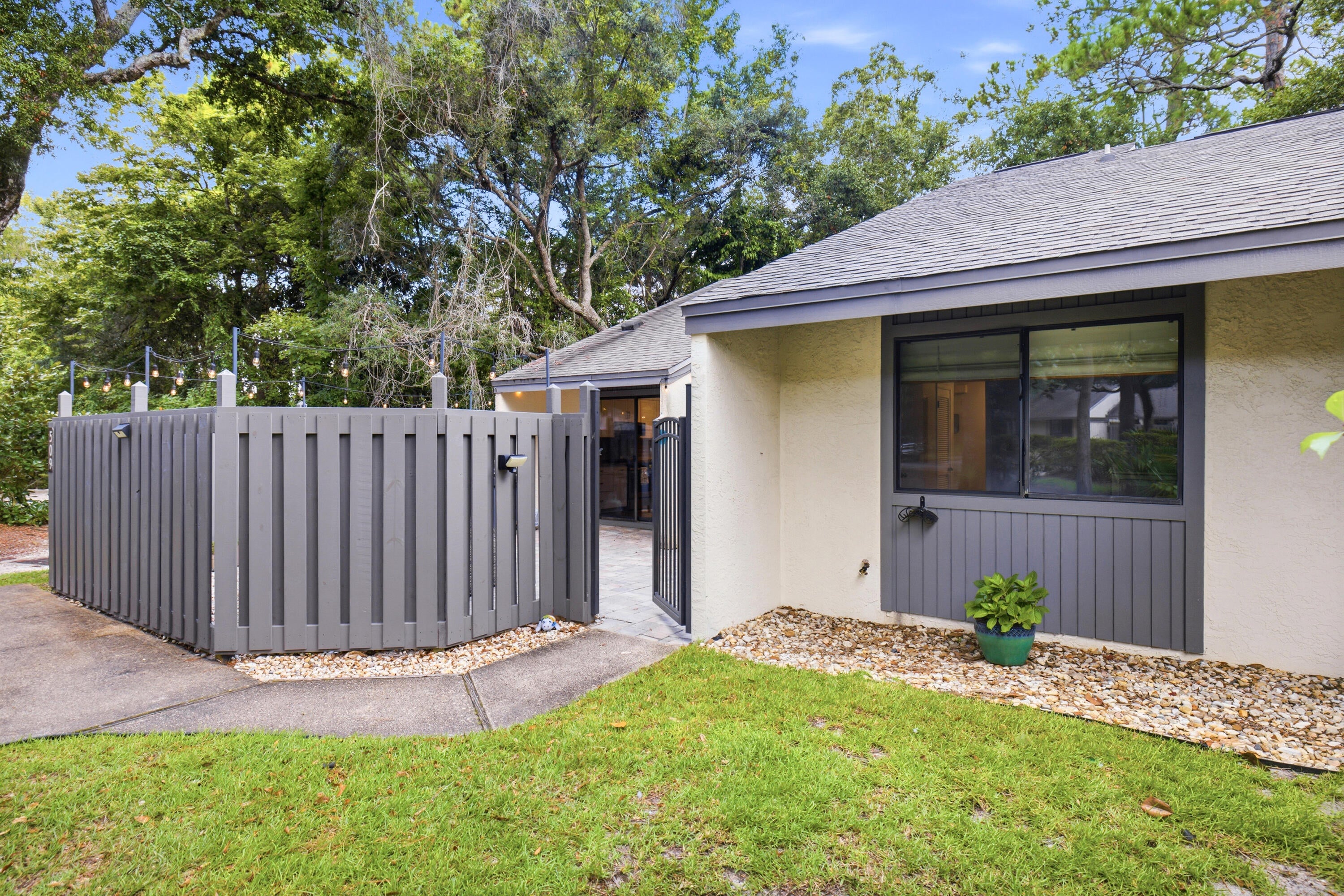 ROYAL OAK VILLAS BLUEWATER BAY - Residential