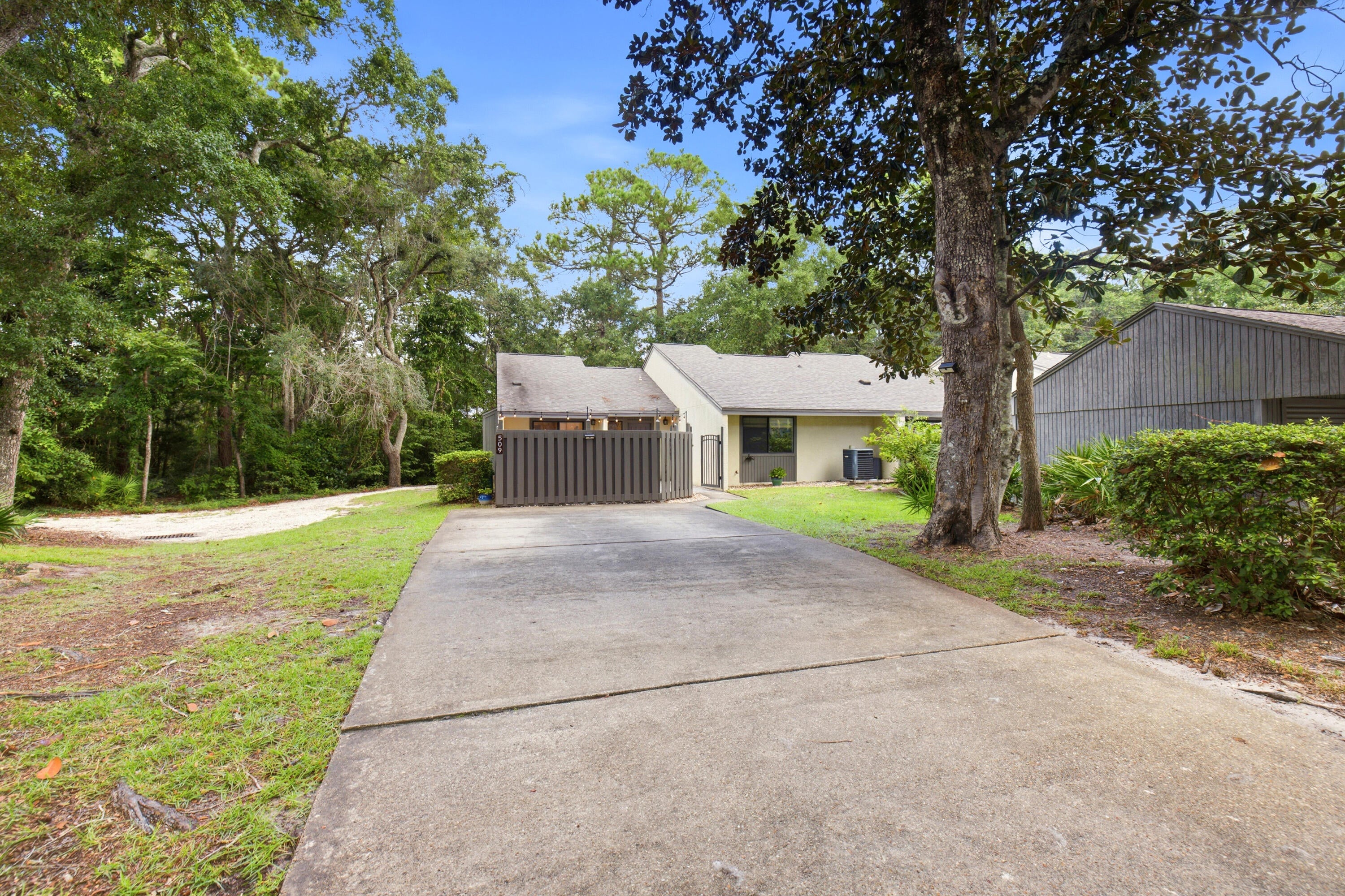 ROYAL OAK VILLAS BLUEWATER BAY - Residential