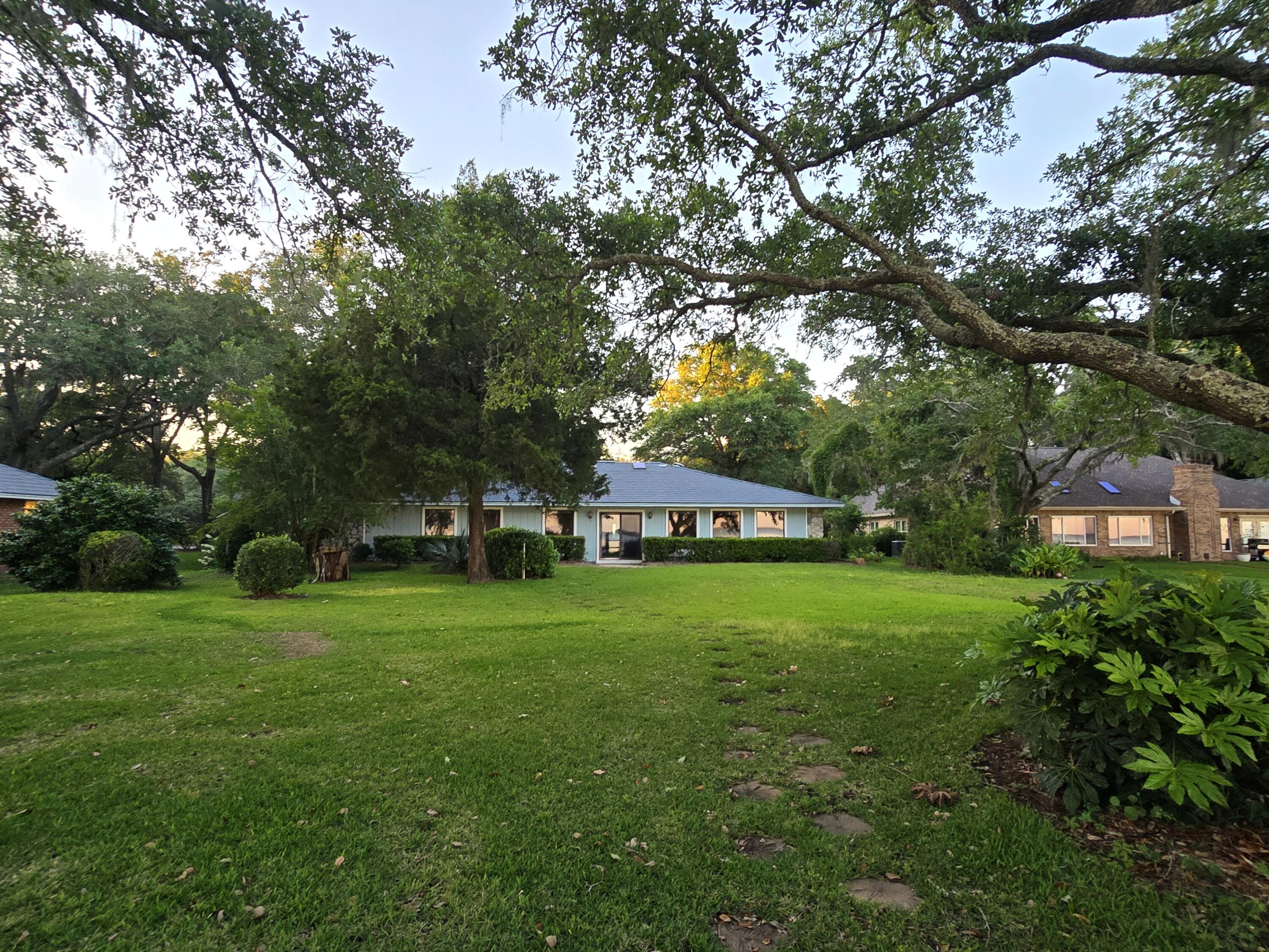 CEDAR BEACH - Residential