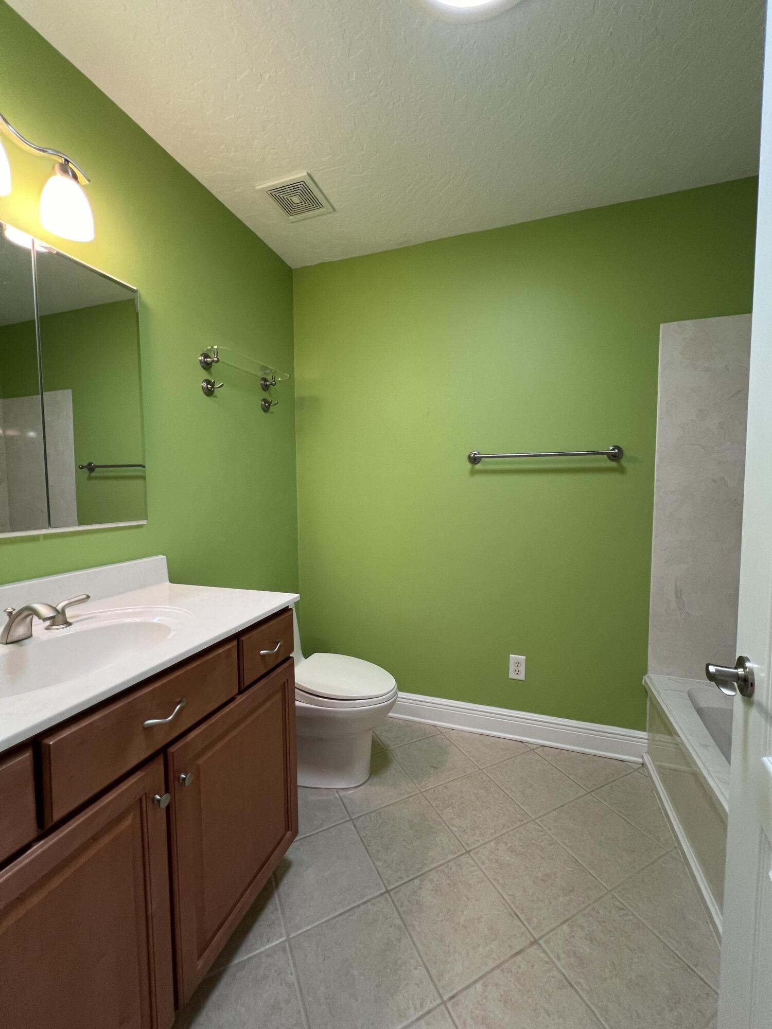 BRIDGEPORT COLONY - Residential Lease