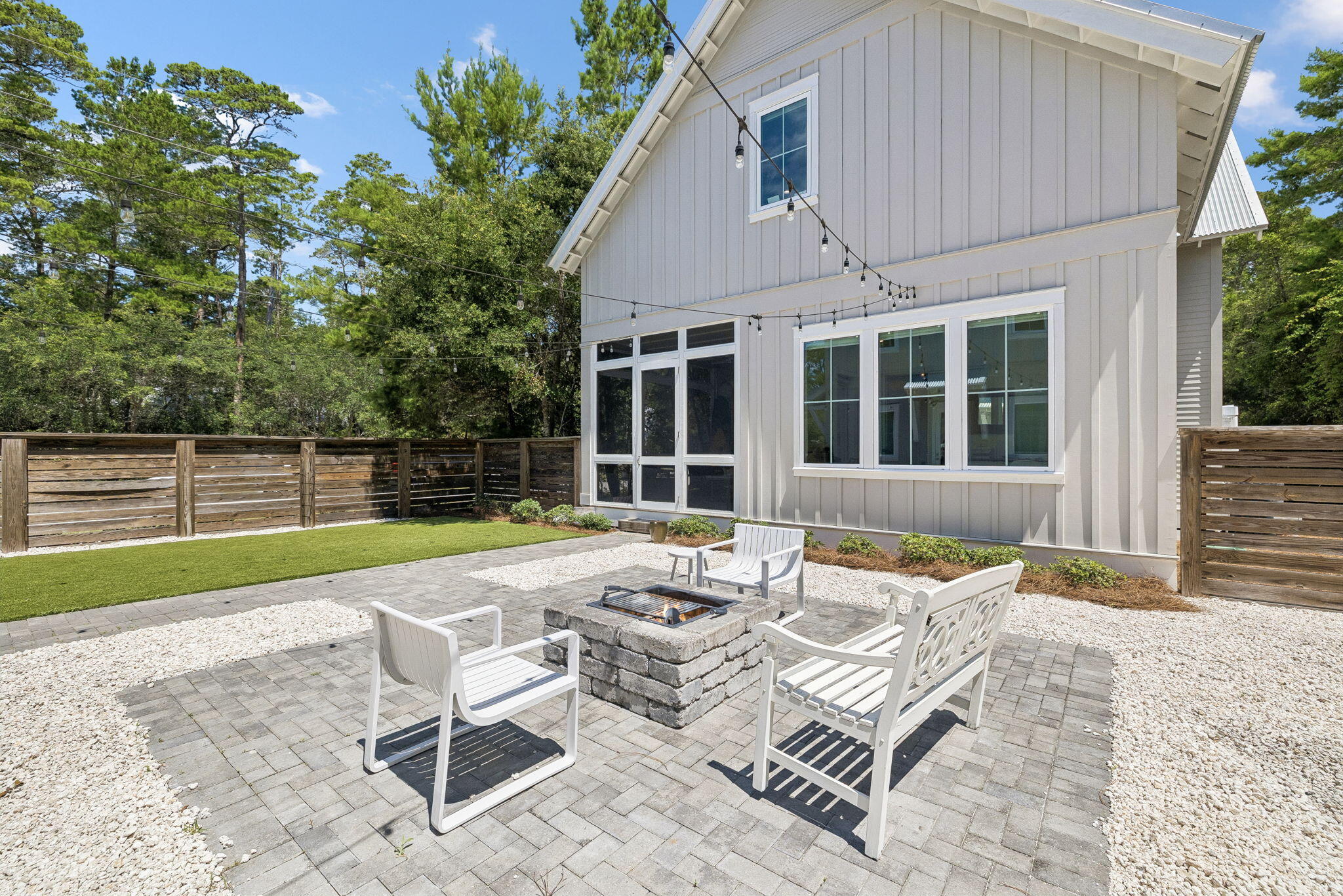 MAGNOLIA BEACH - Residential