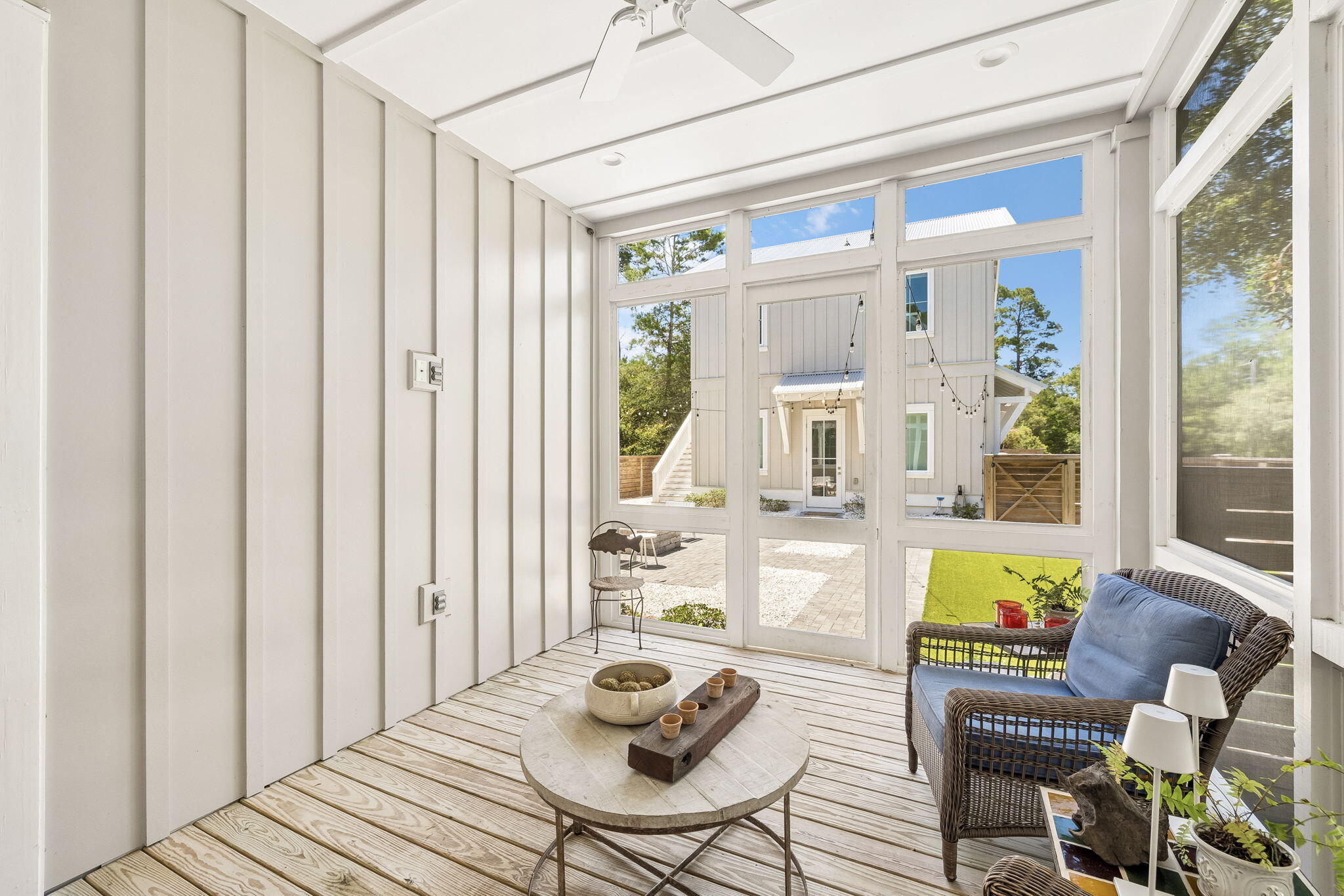 MAGNOLIA BEACH - Residential