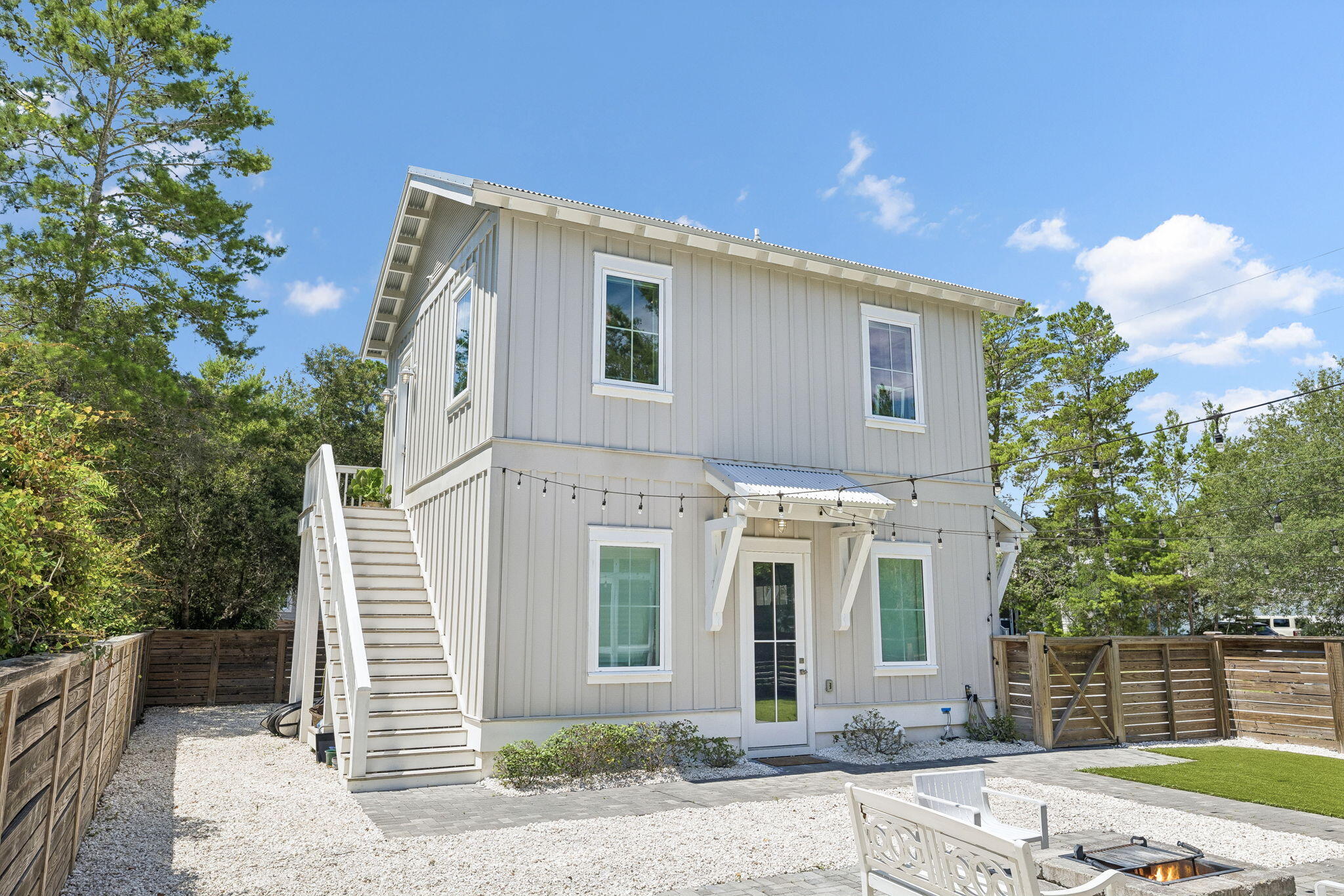 MAGNOLIA BEACH - Residential