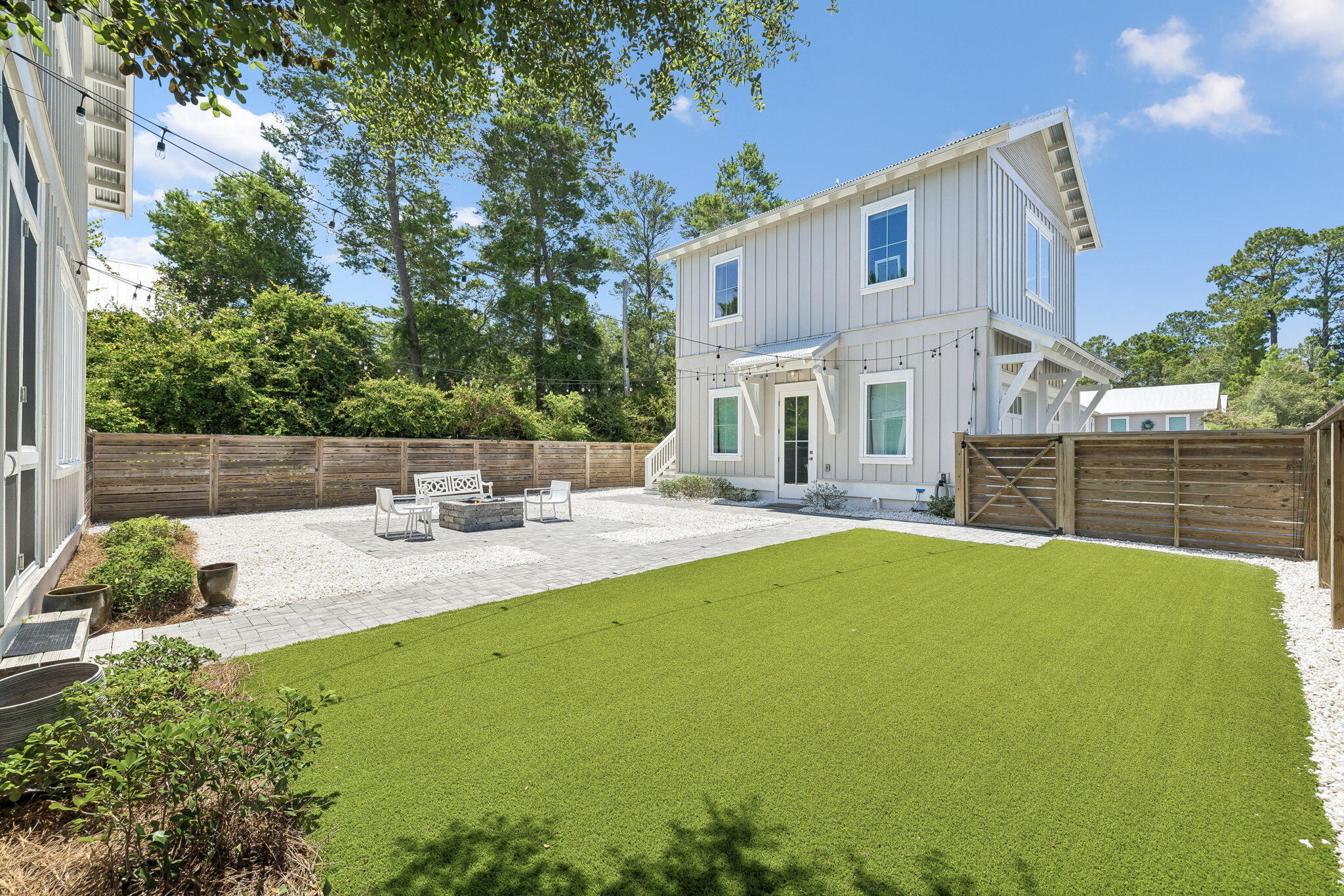 MAGNOLIA BEACH - Residential