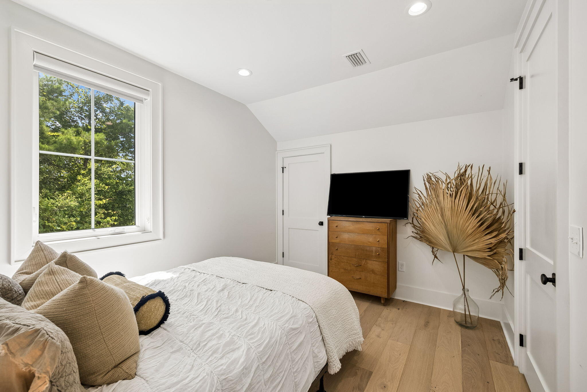 MAGNOLIA BEACH - Residential