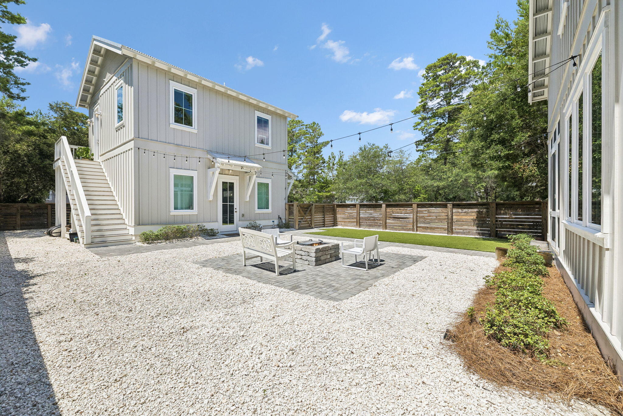 MAGNOLIA BEACH - Residential