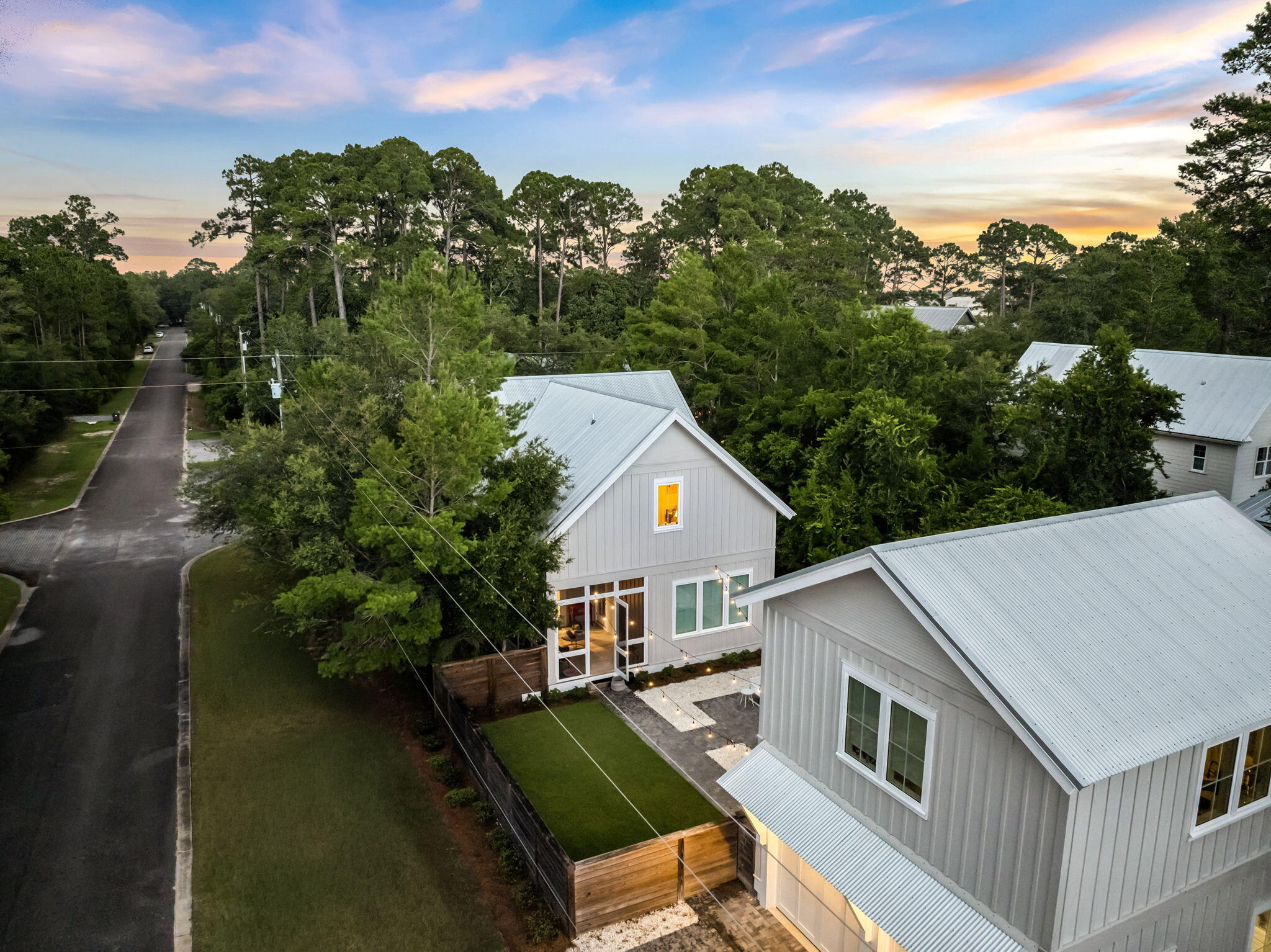 MAGNOLIA BEACH - Residential