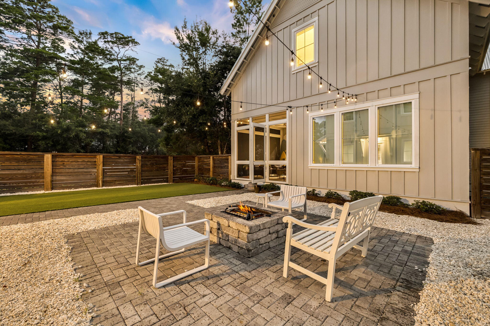 MAGNOLIA BEACH - Residential