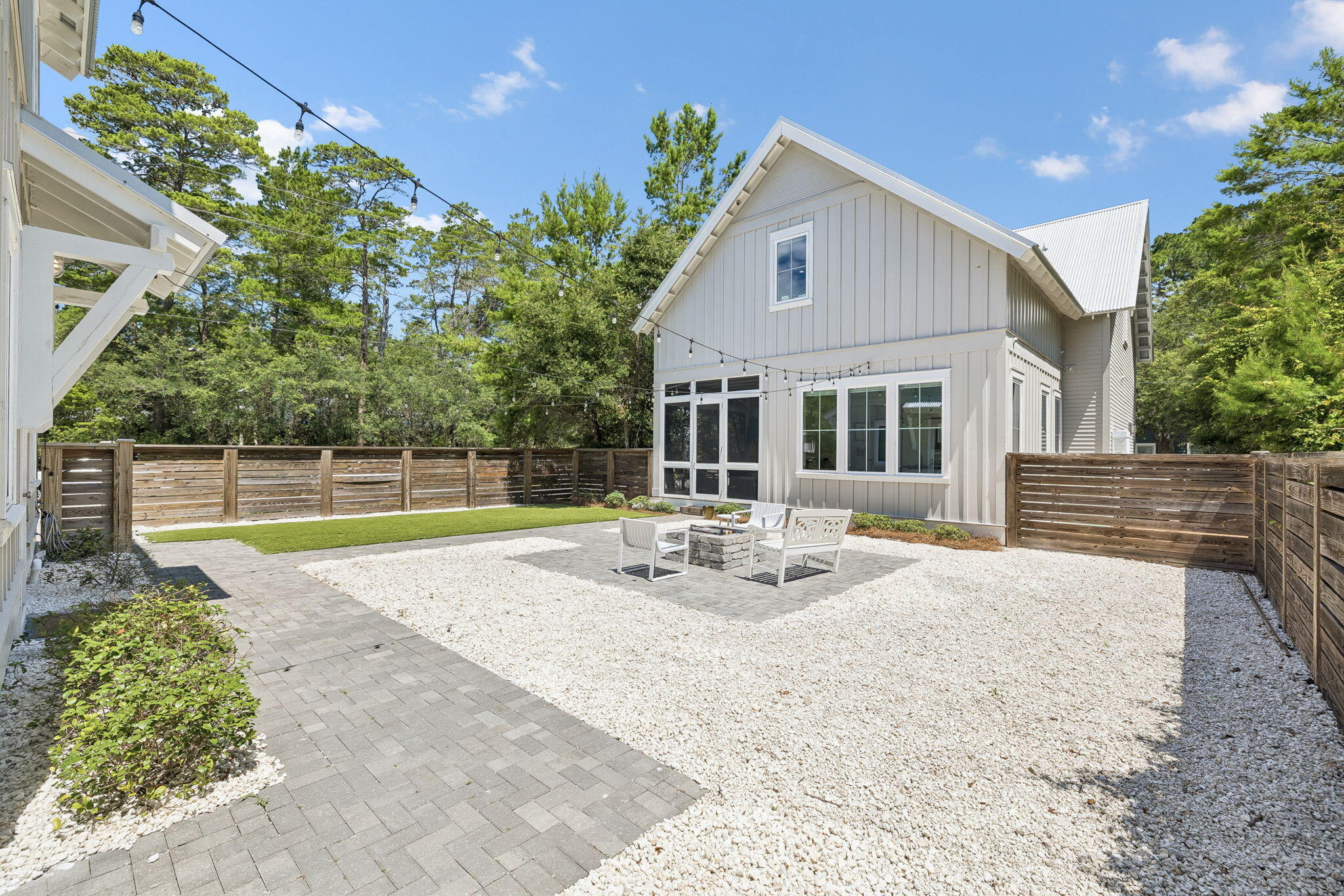 MAGNOLIA BEACH - Residential