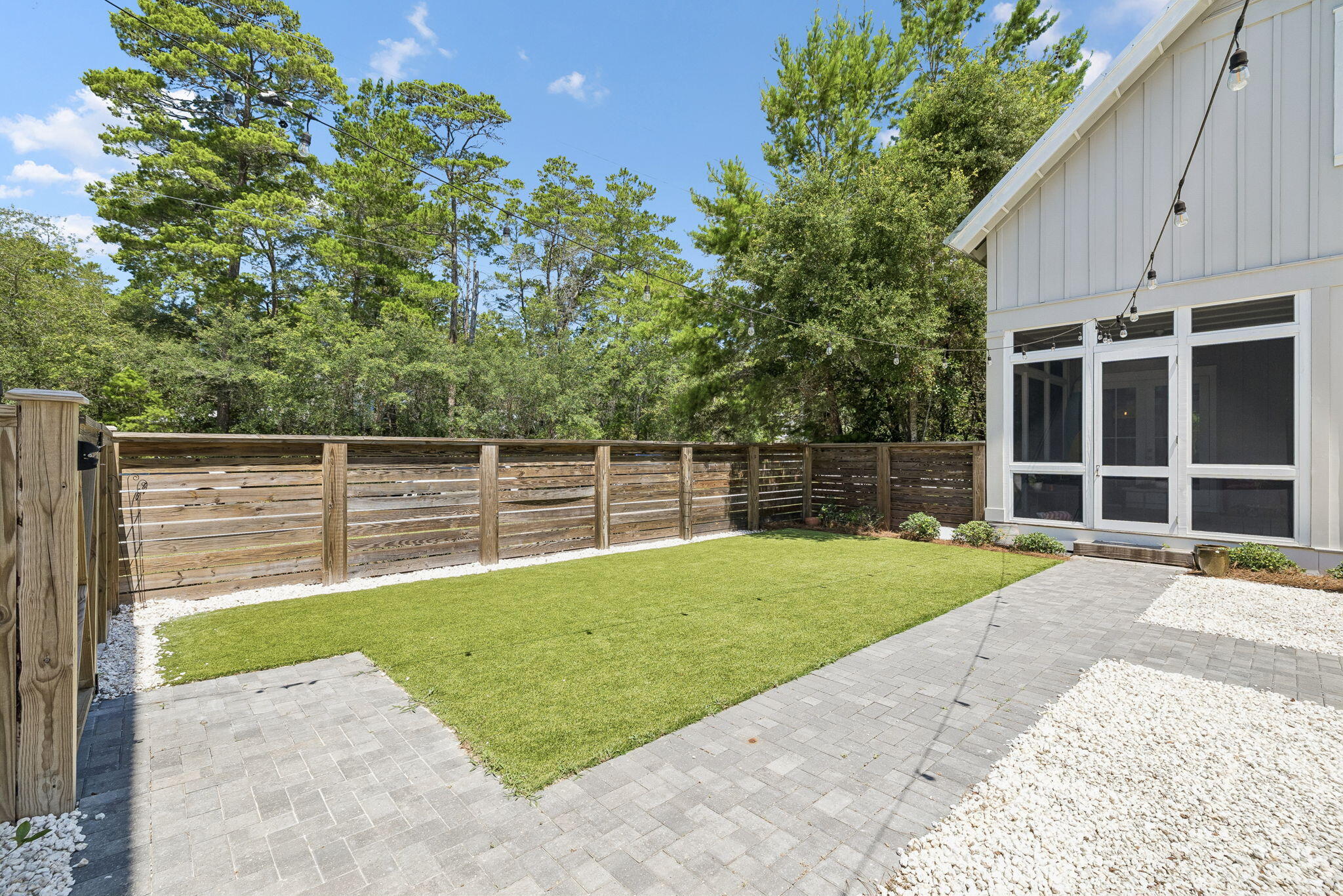 MAGNOLIA BEACH - Residential