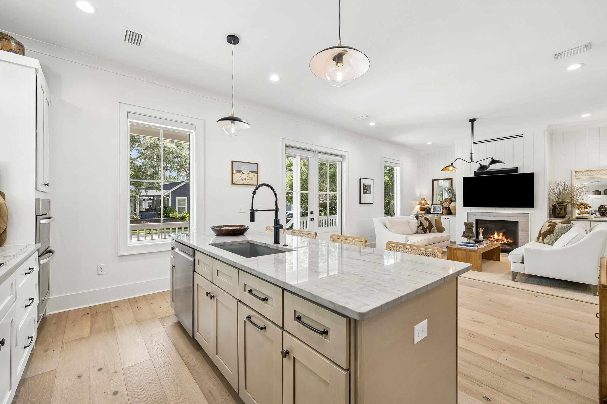 MAGNOLIA BEACH - Residential