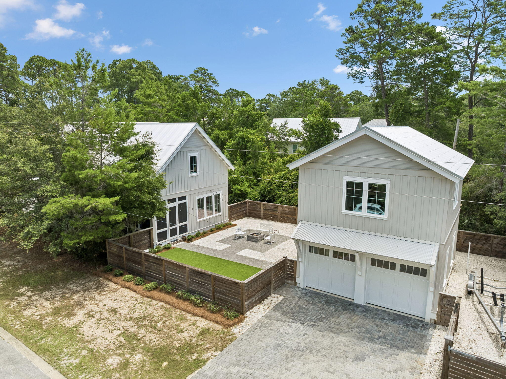 MAGNOLIA BEACH - Residential