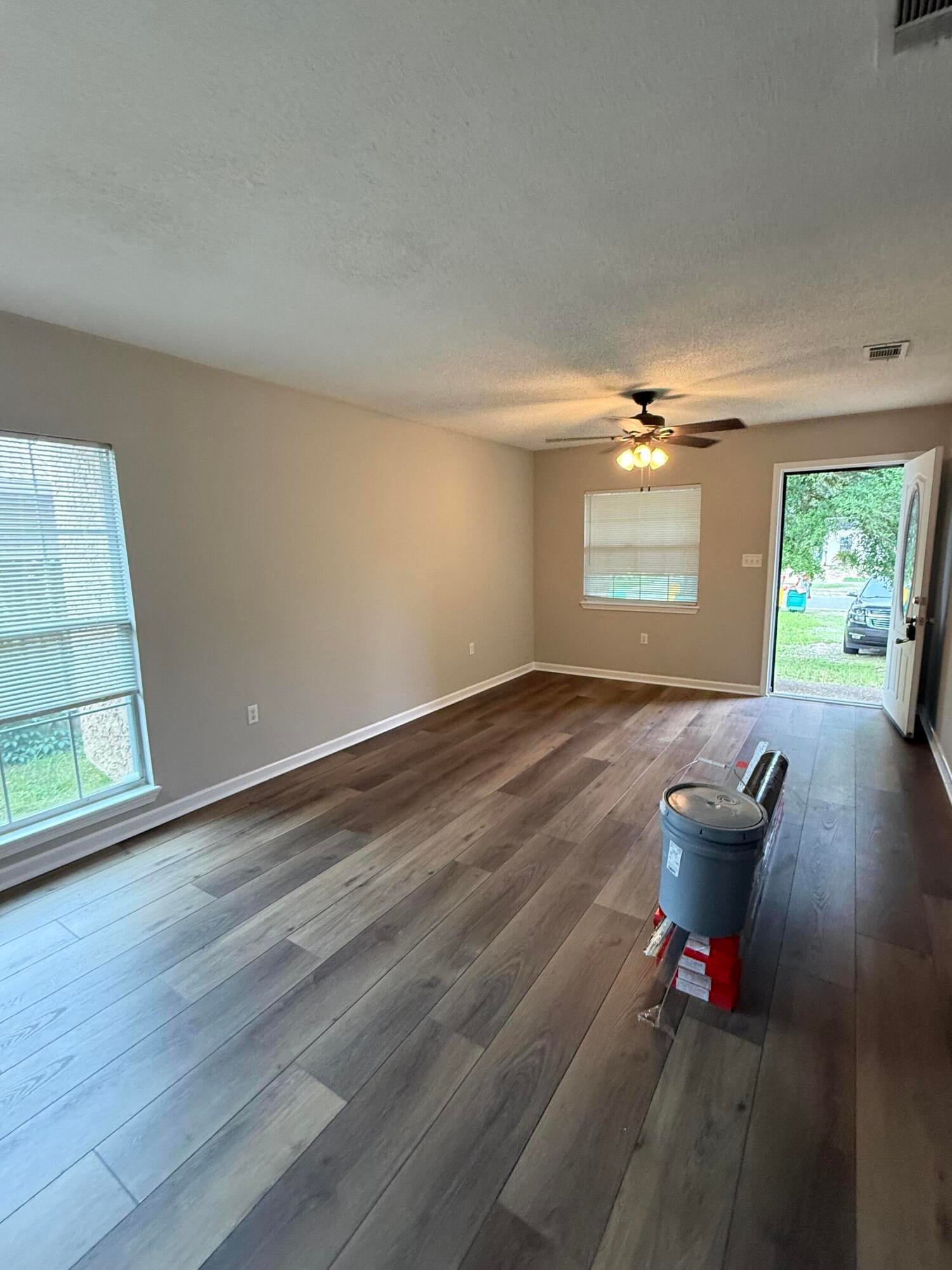 SUNSET STRIP S/D LOT 5 BLK 4 - Residential Lease