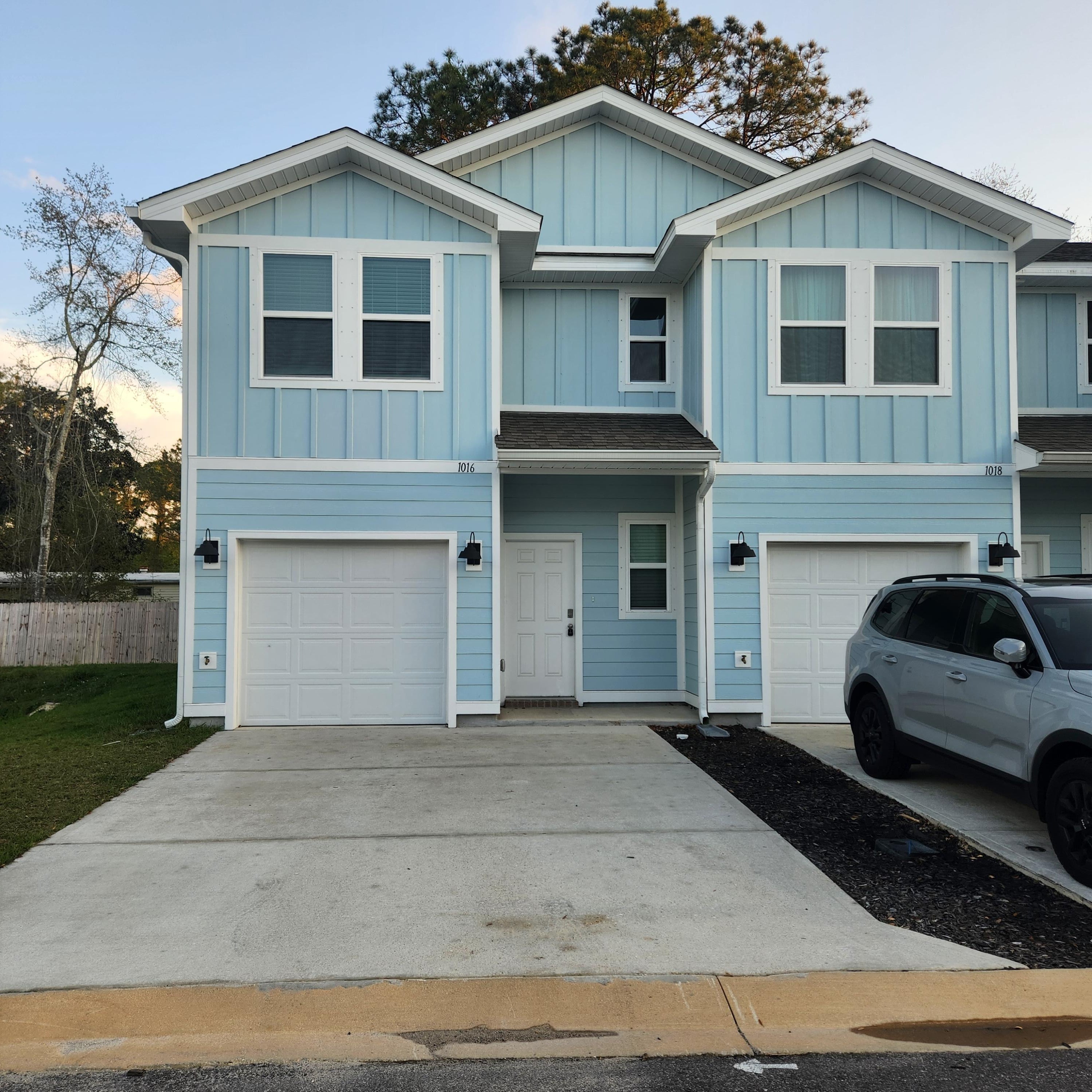 End unit, 3 br/ 2.5 ba townhome in Coopers Landing.  Open design with space for relaxing or entertaining.  Located between Eglin AFB and Hurlburt Field, with shopping, medical facilities and restaurants within 3 miles and the beach just 6.5 miles from Okaloosa Island Beaches.   The kitchen offers granite countertops, smooth top range, built in microwave, stainless refrigerator and a bar overhang for easy dining.  Looks and smells like new!  Tenant pays all utilities.  Dogs under 20 lbs only with pet fee and pet deposit. .All PMOTP residents are enrolled in the Resident Benefits Package (RBP) for $50.00/month which includes liability insurance, credit building with timely rent payments, up to $1M Identity Theft Protection, HVAC air filter