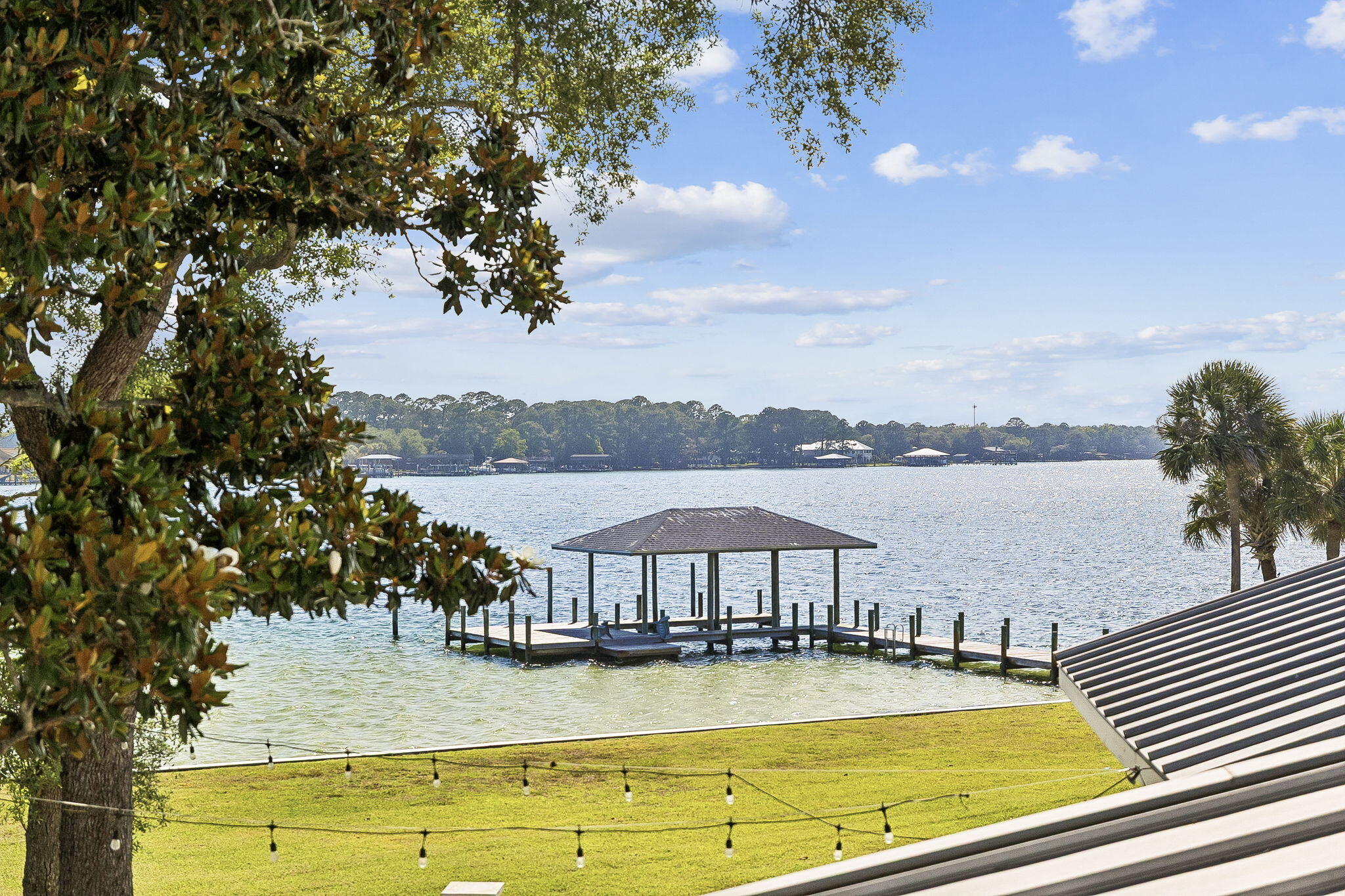 PARADISE POINT - Residential