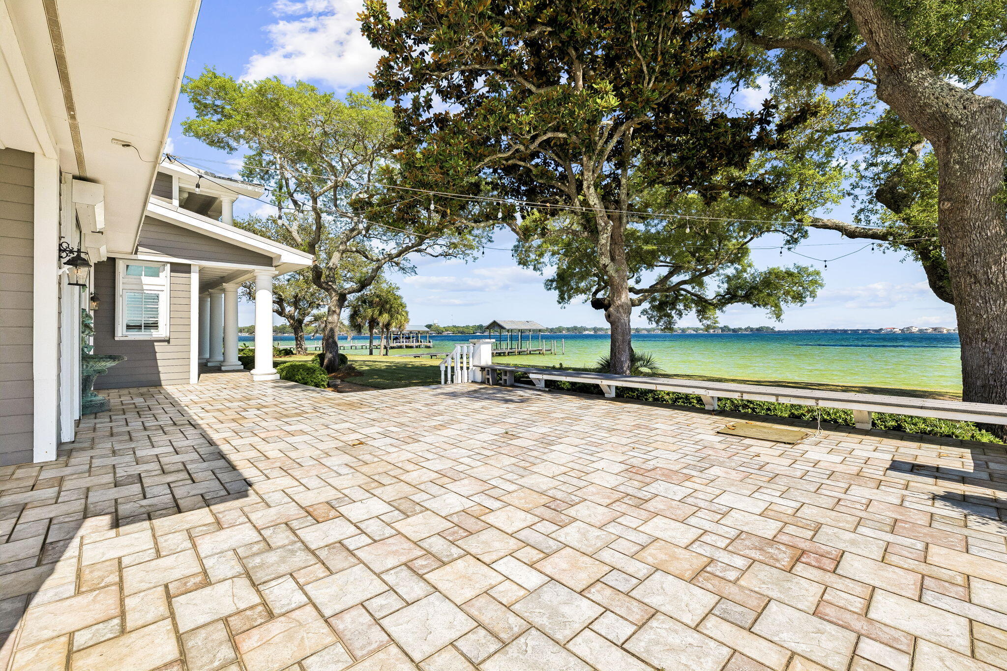 PARADISE POINT - Residential