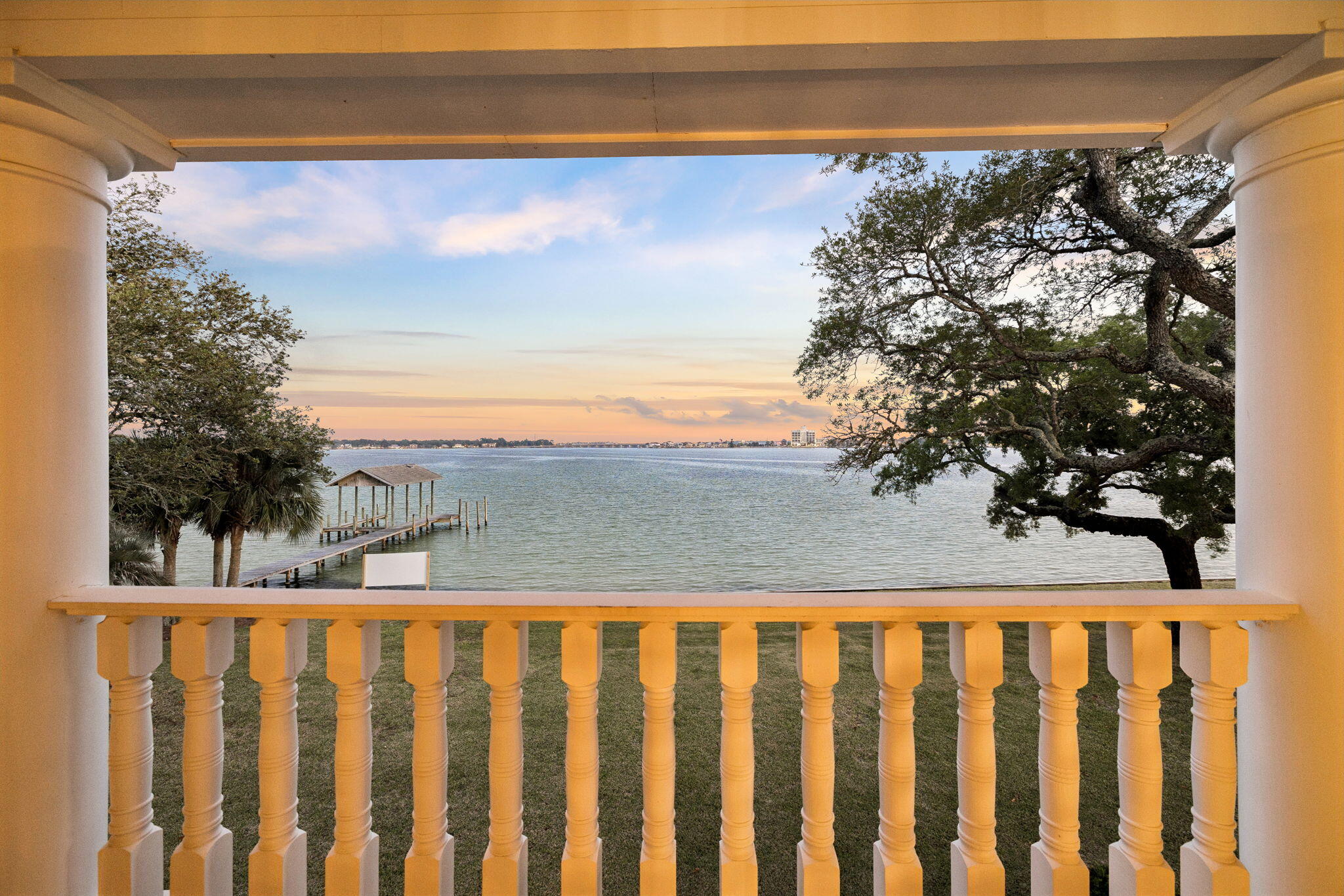 PARADISE POINT - Residential