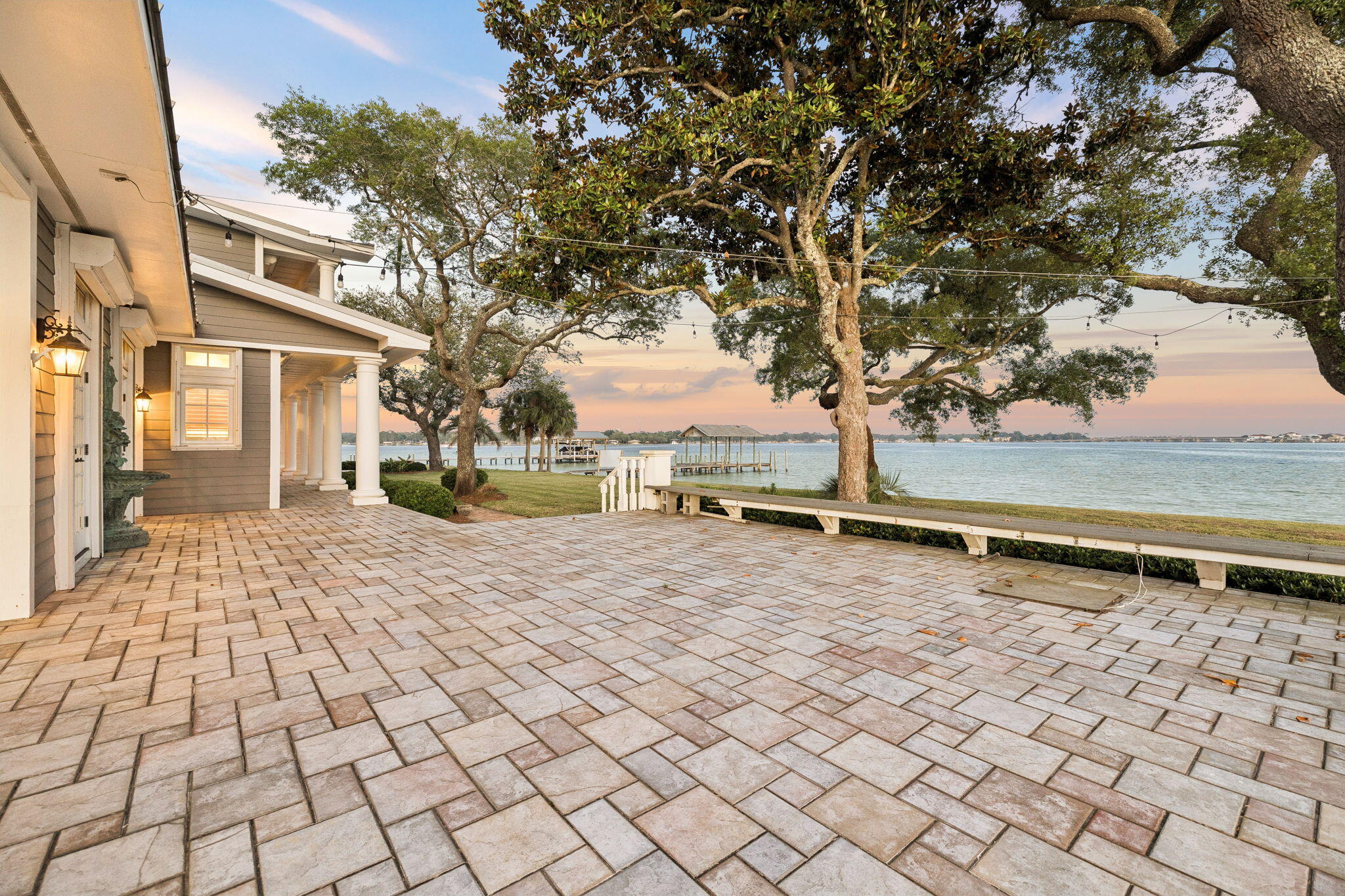 PARADISE POINT - Residential