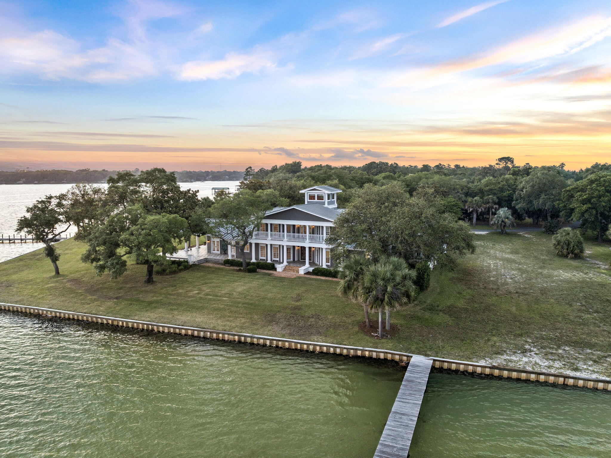 PARADISE POINT - Residential