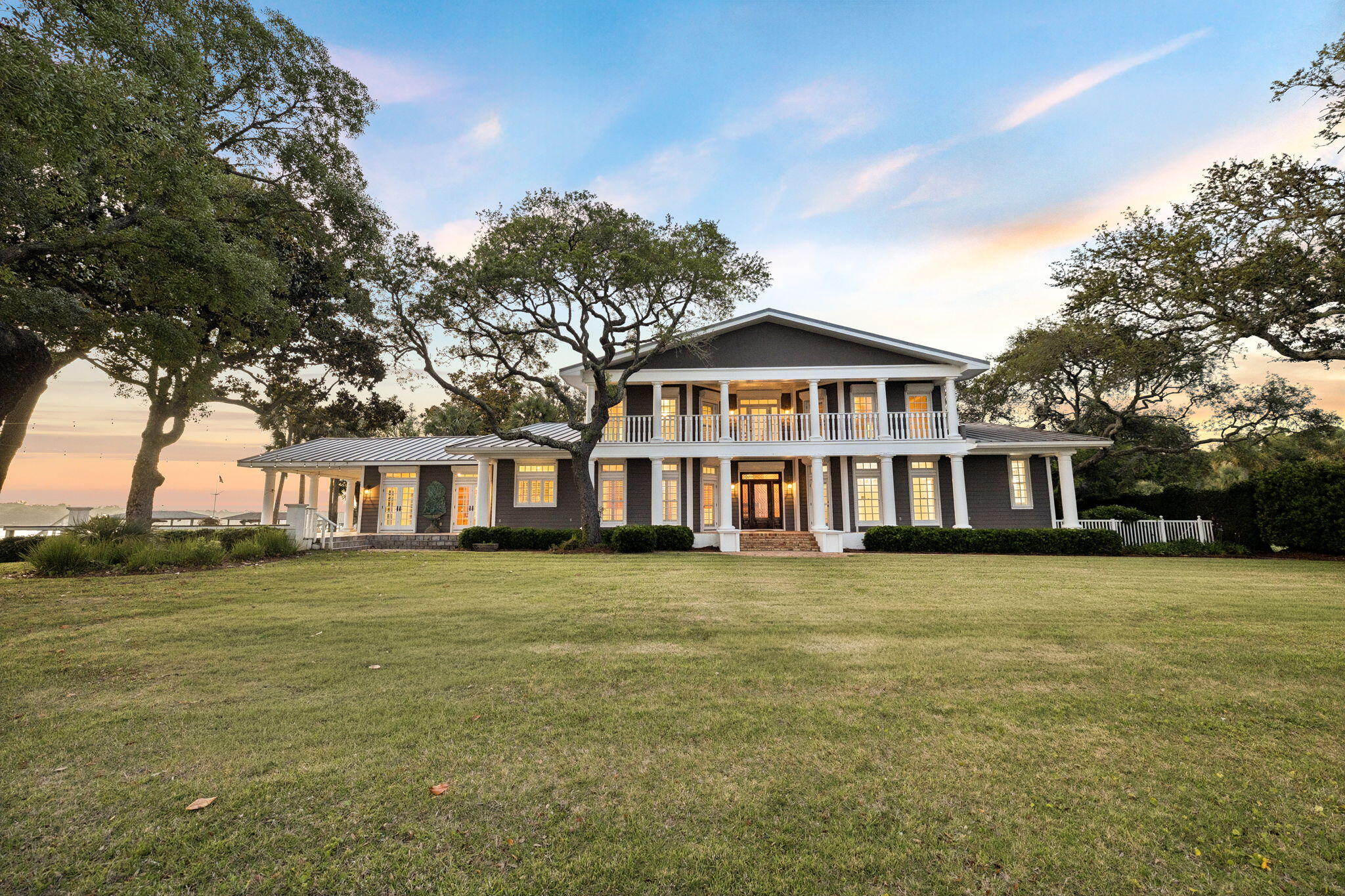 PARADISE POINT - Residential