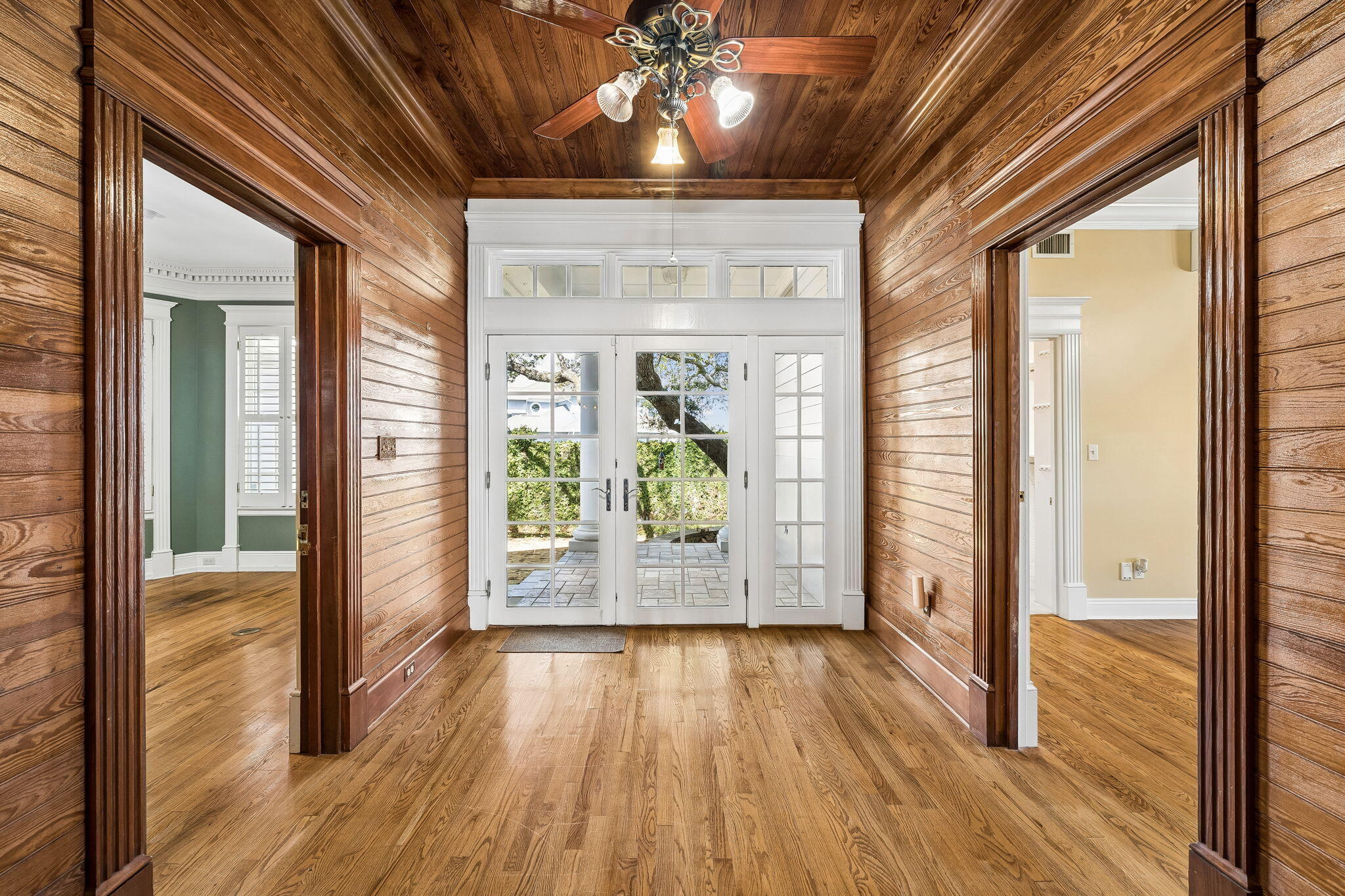PARADISE POINT - Residential