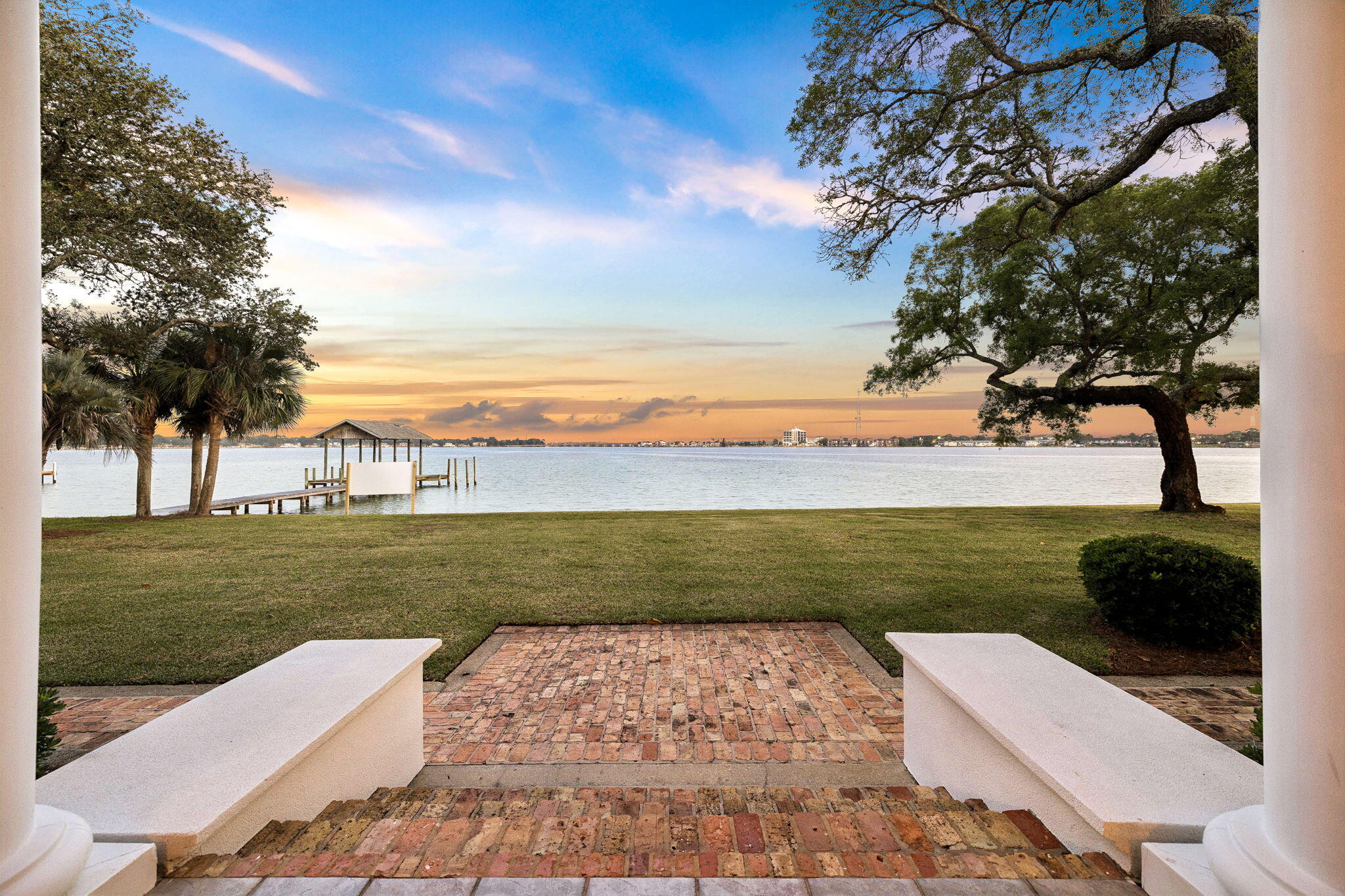 PARADISE POINT - Residential