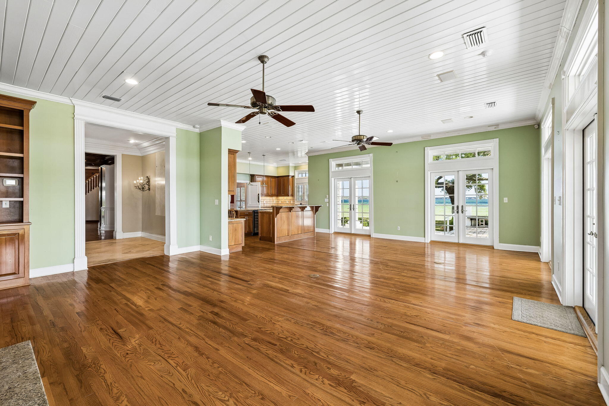 PARADISE POINT - Residential