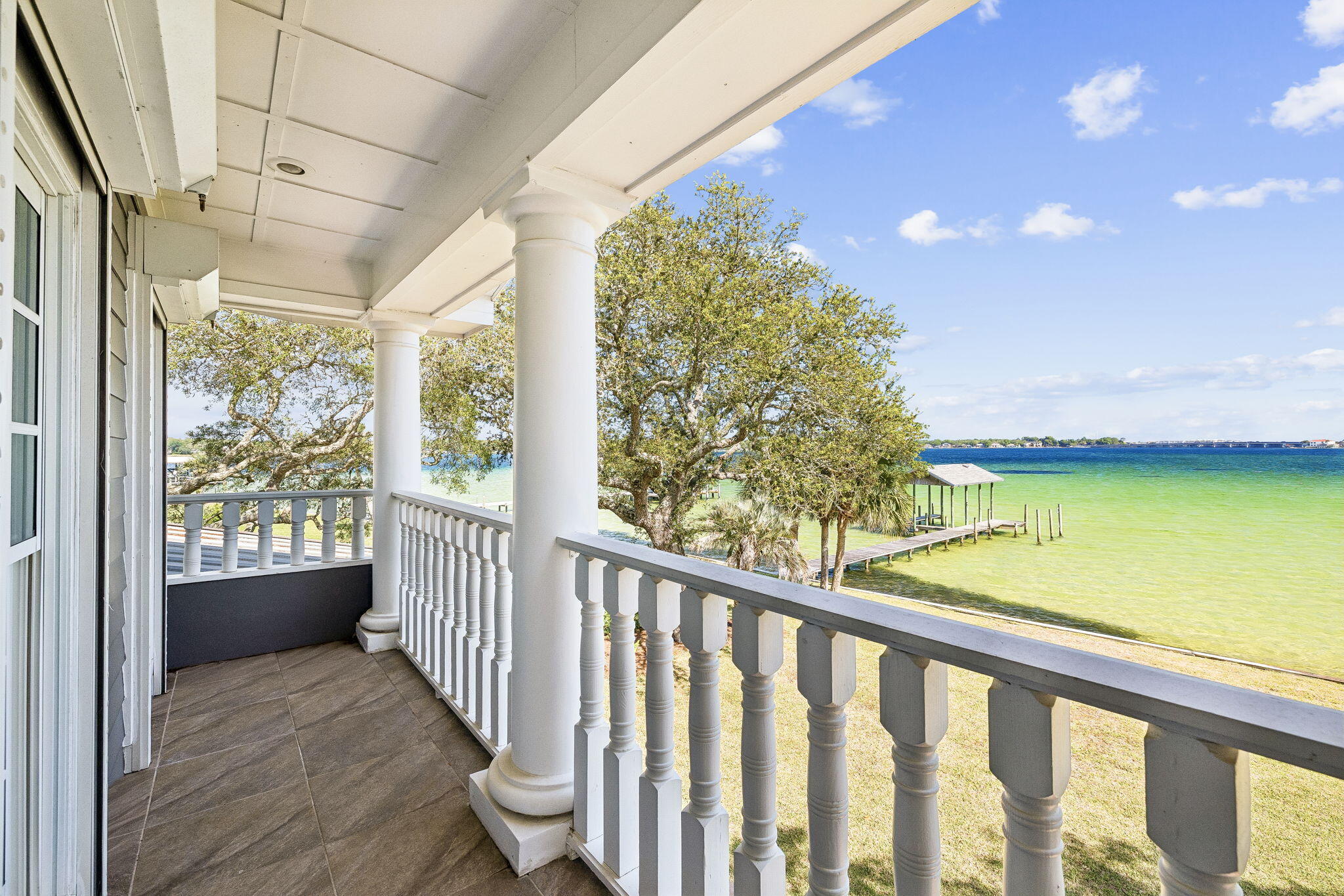 PARADISE POINT - Residential