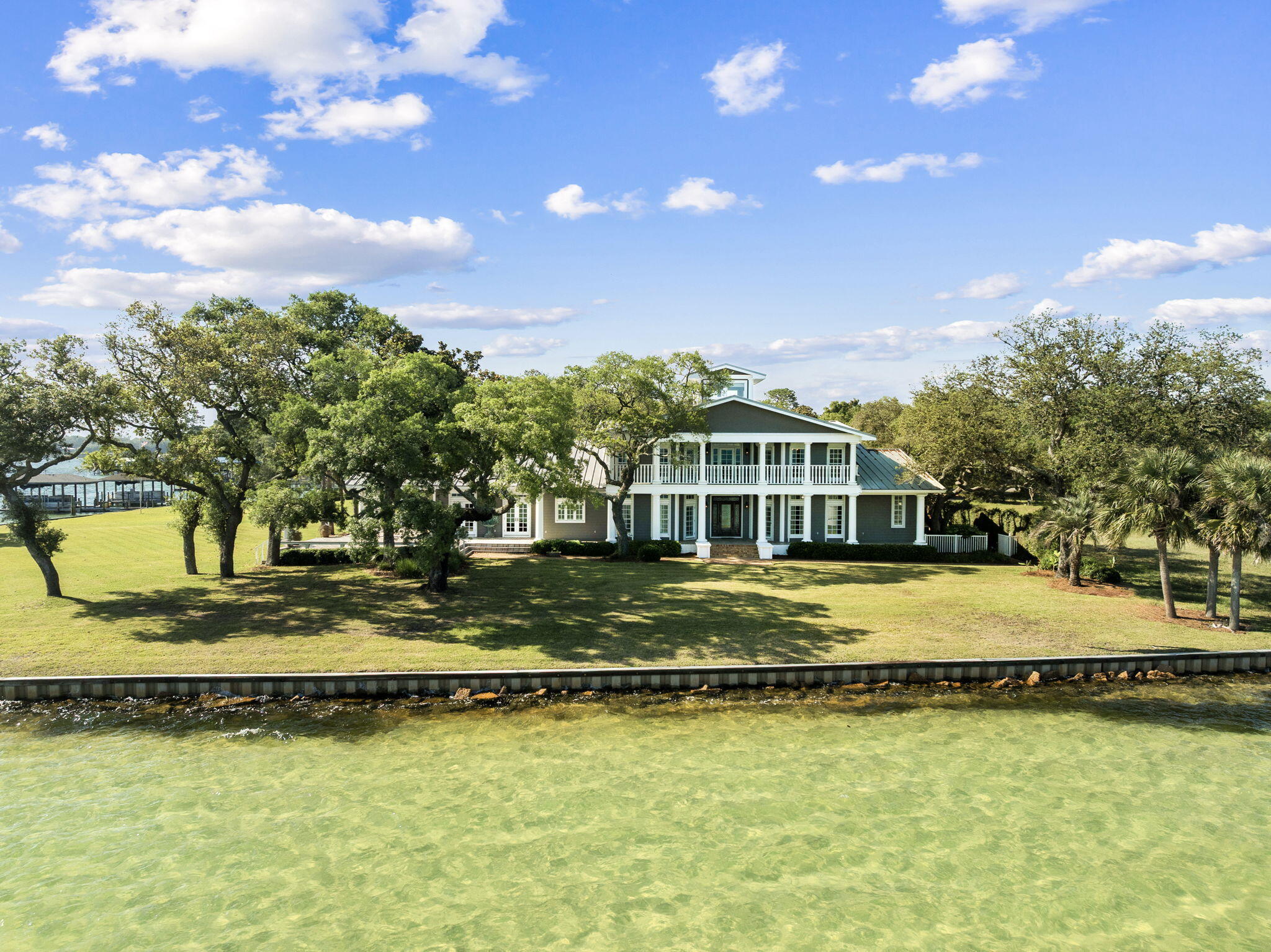 PARADISE POINT - Residential