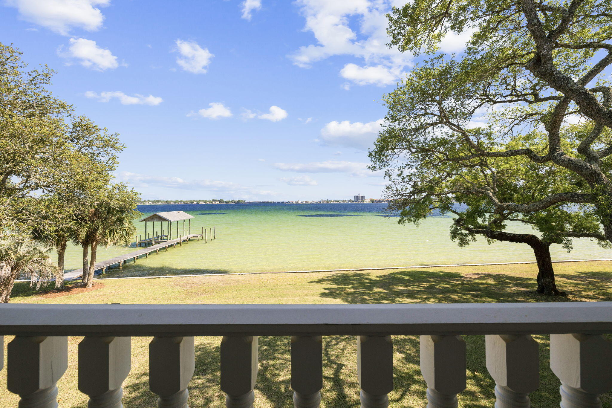 PARADISE POINT - Residential