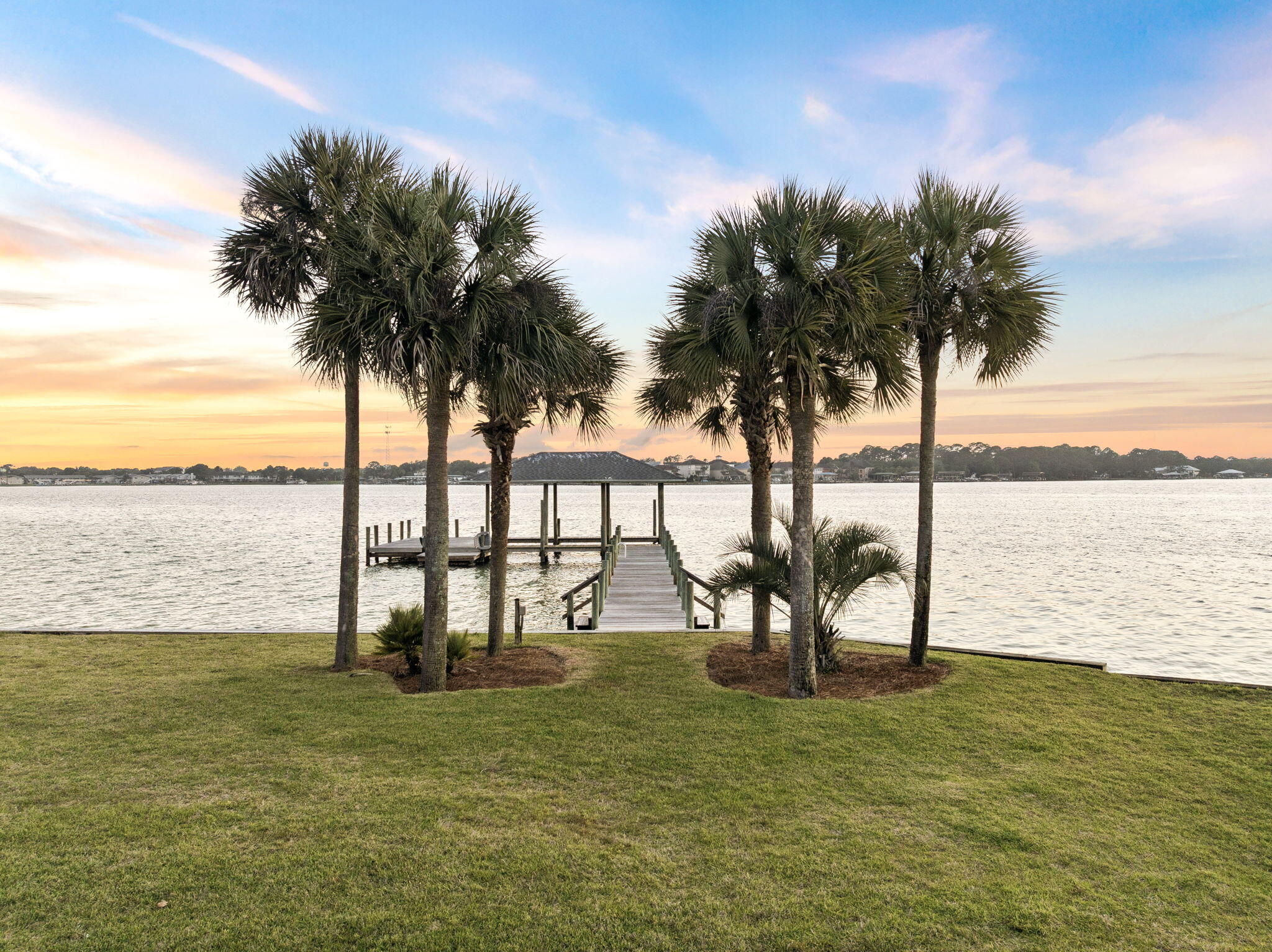 PARADISE POINT - Residential