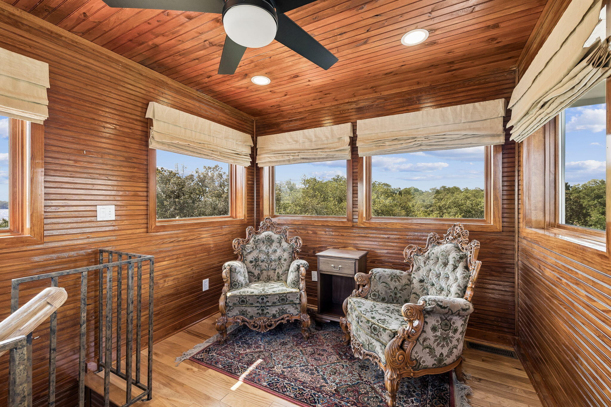 PARADISE POINT - Residential