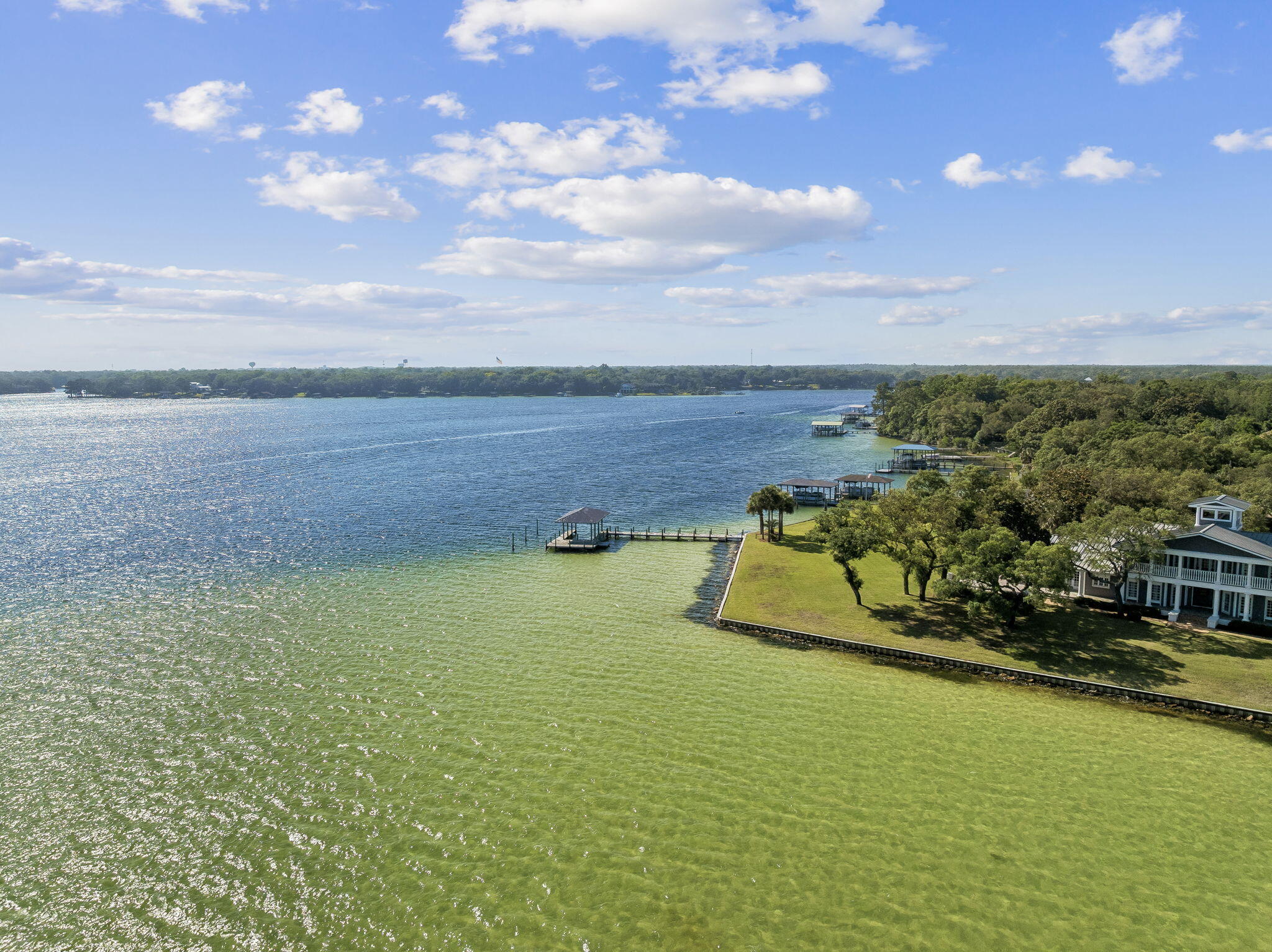 PARADISE POINT - Residential