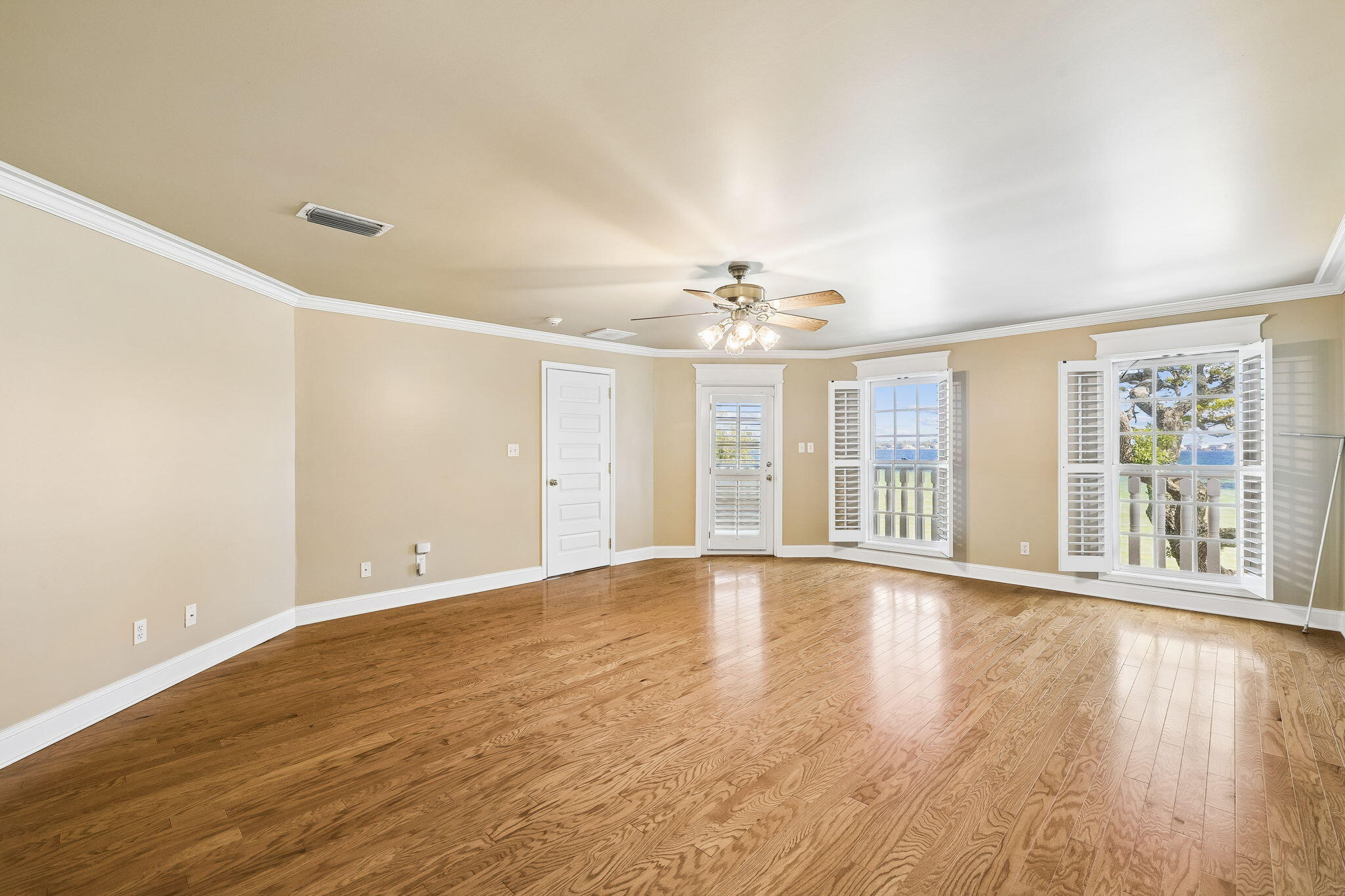 PARADISE POINT - Residential