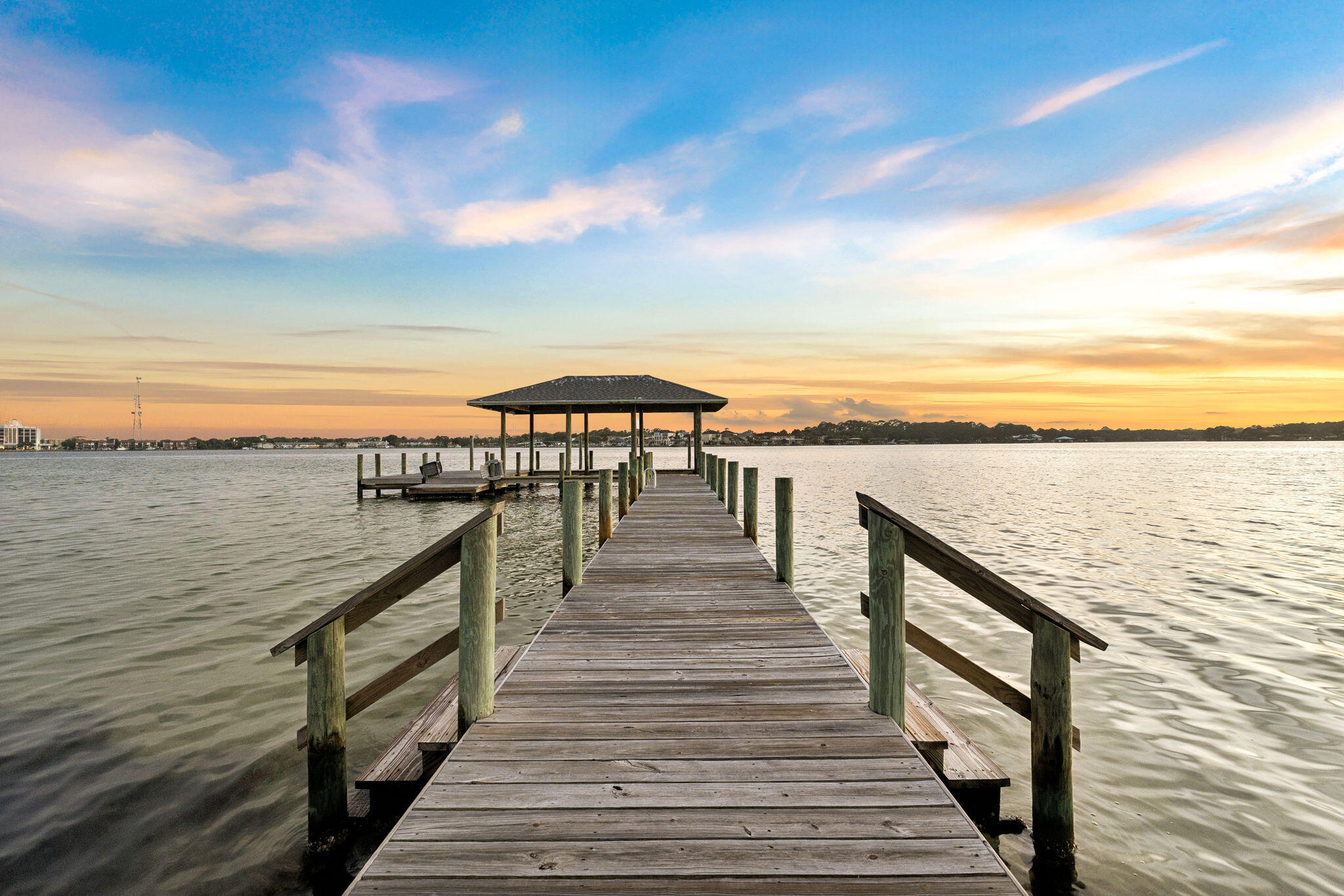 PARADISE POINT - Residential