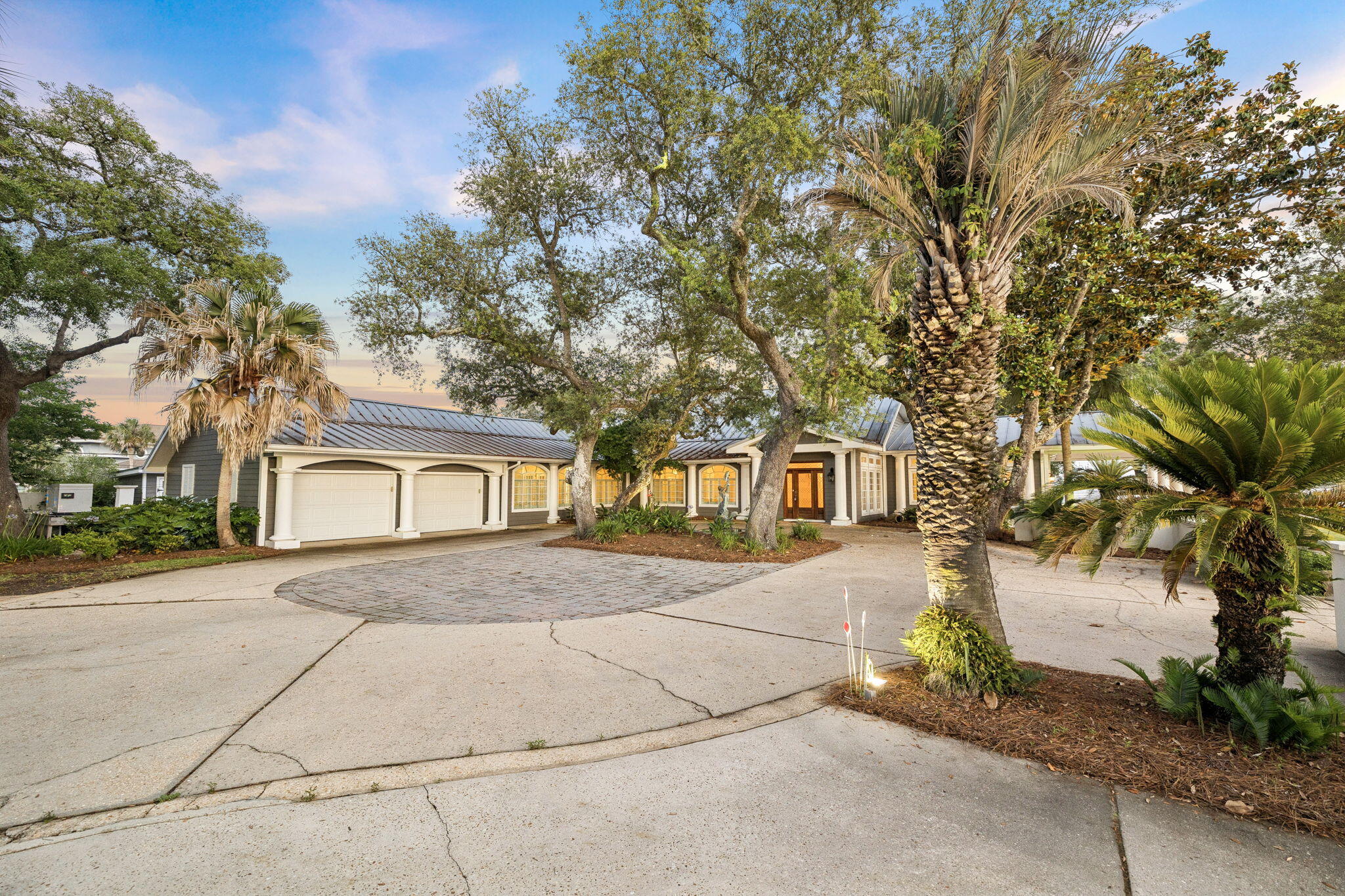 PARADISE POINT - Residential