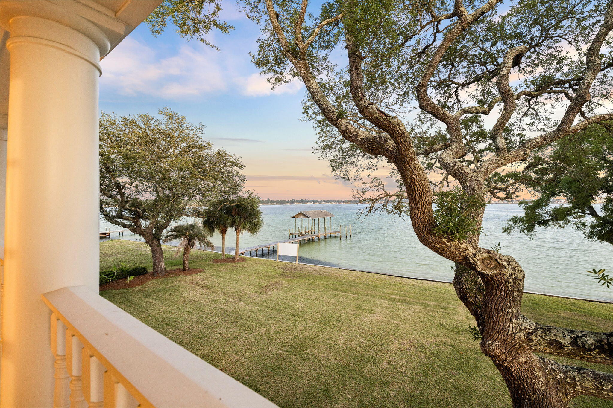 PARADISE POINT - Residential