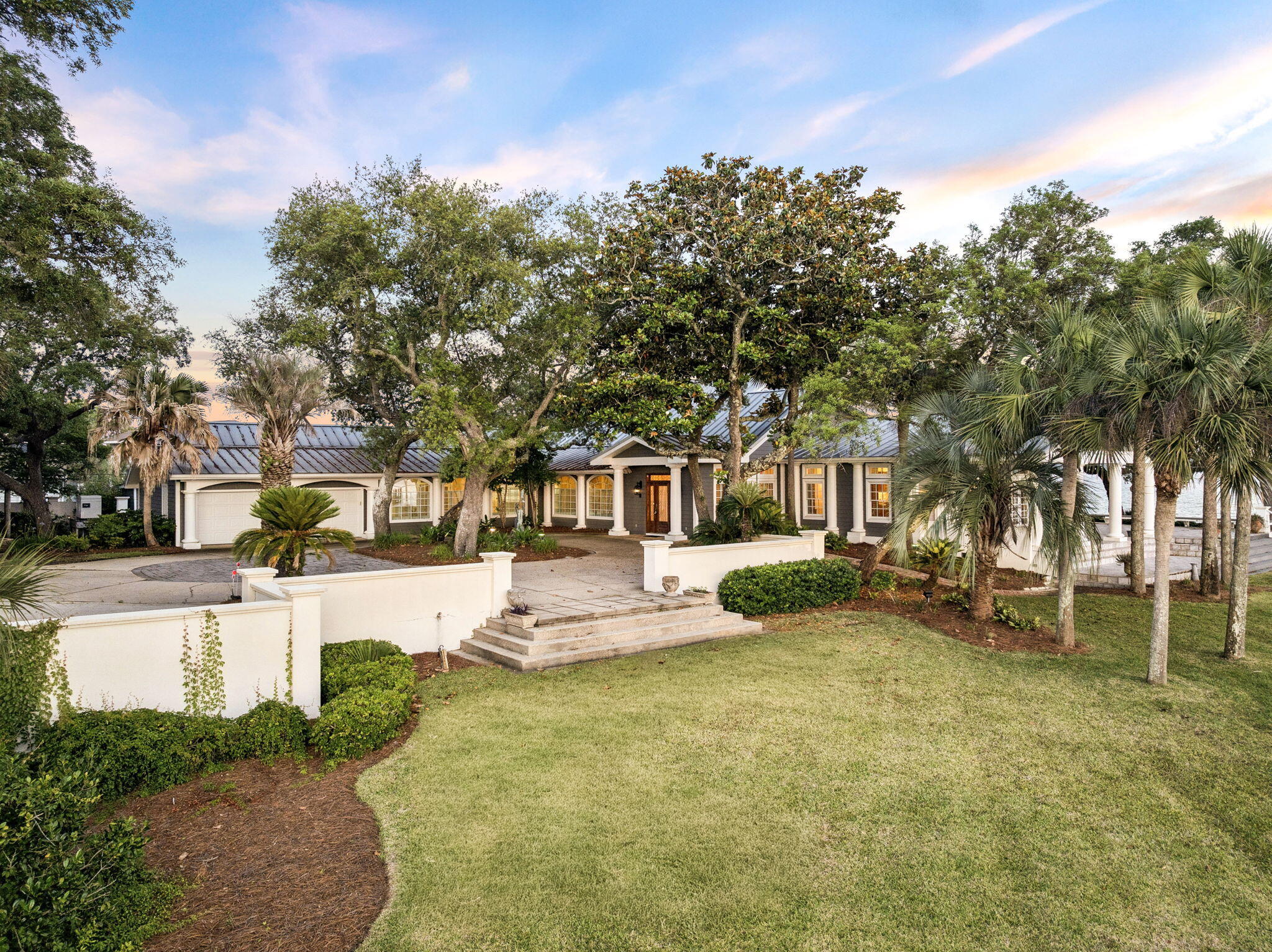PARADISE POINT - Residential