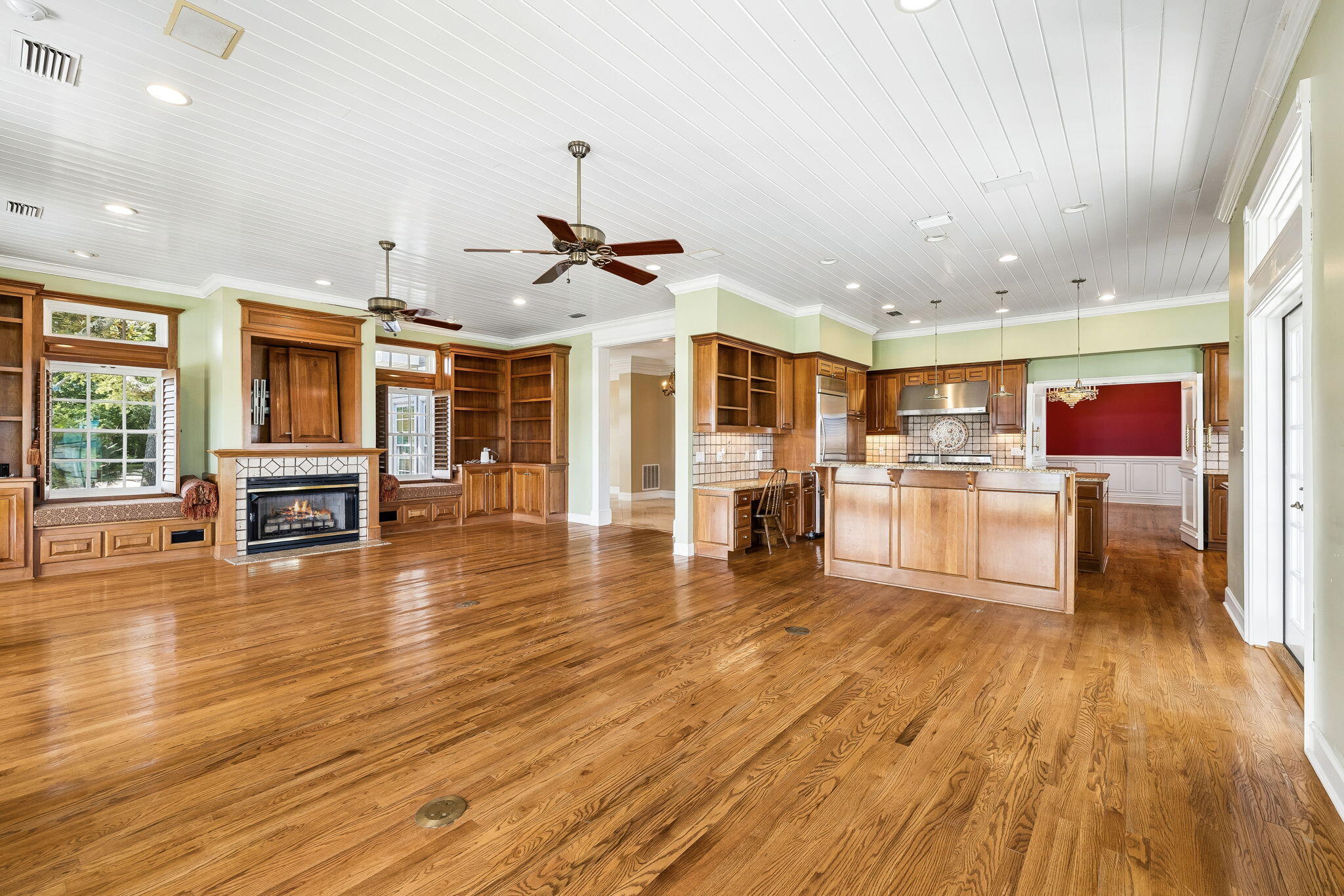 PARADISE POINT - Residential