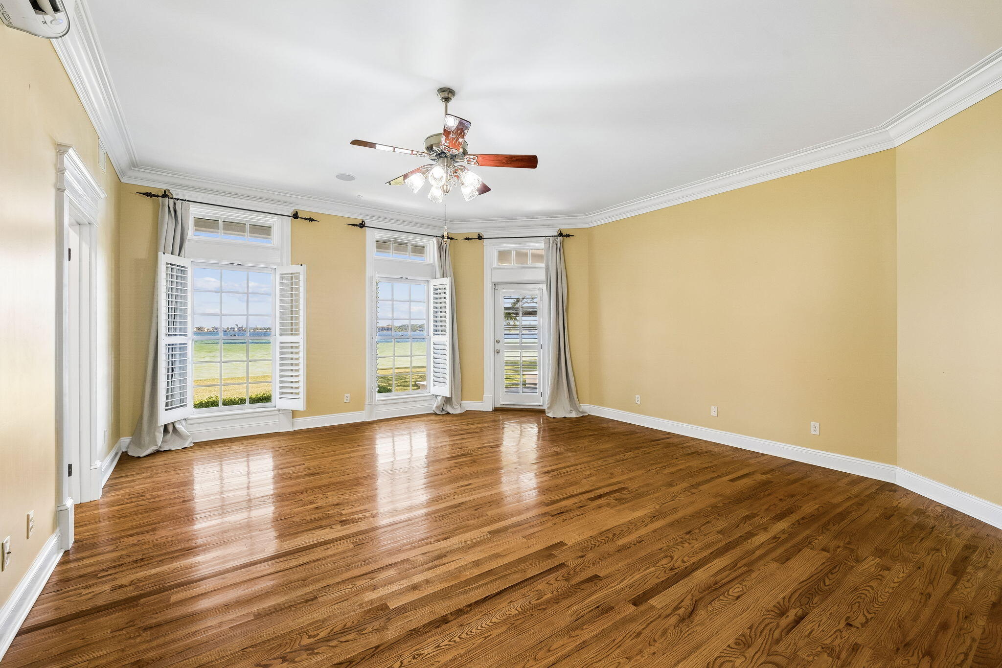 PARADISE POINT - Residential