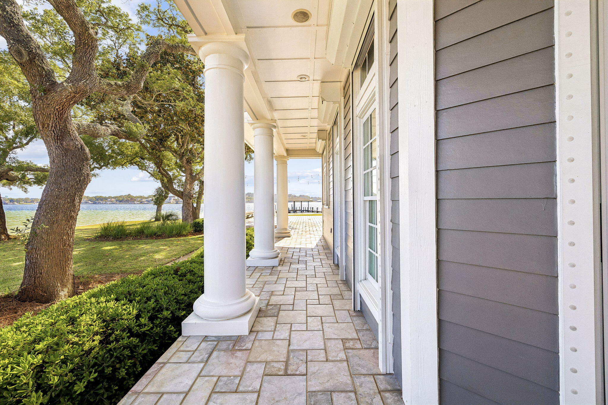 PARADISE POINT - Residential