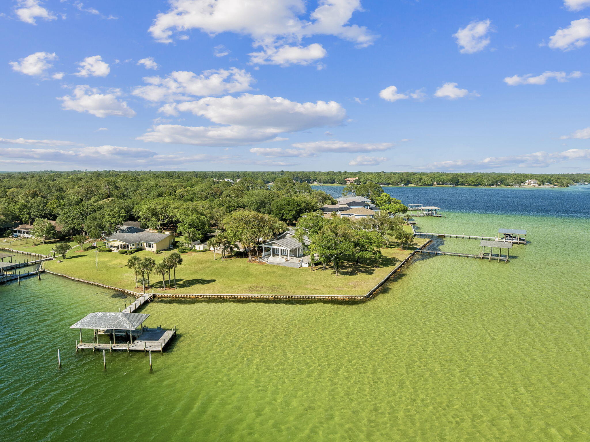 PARADISE POINT - Residential