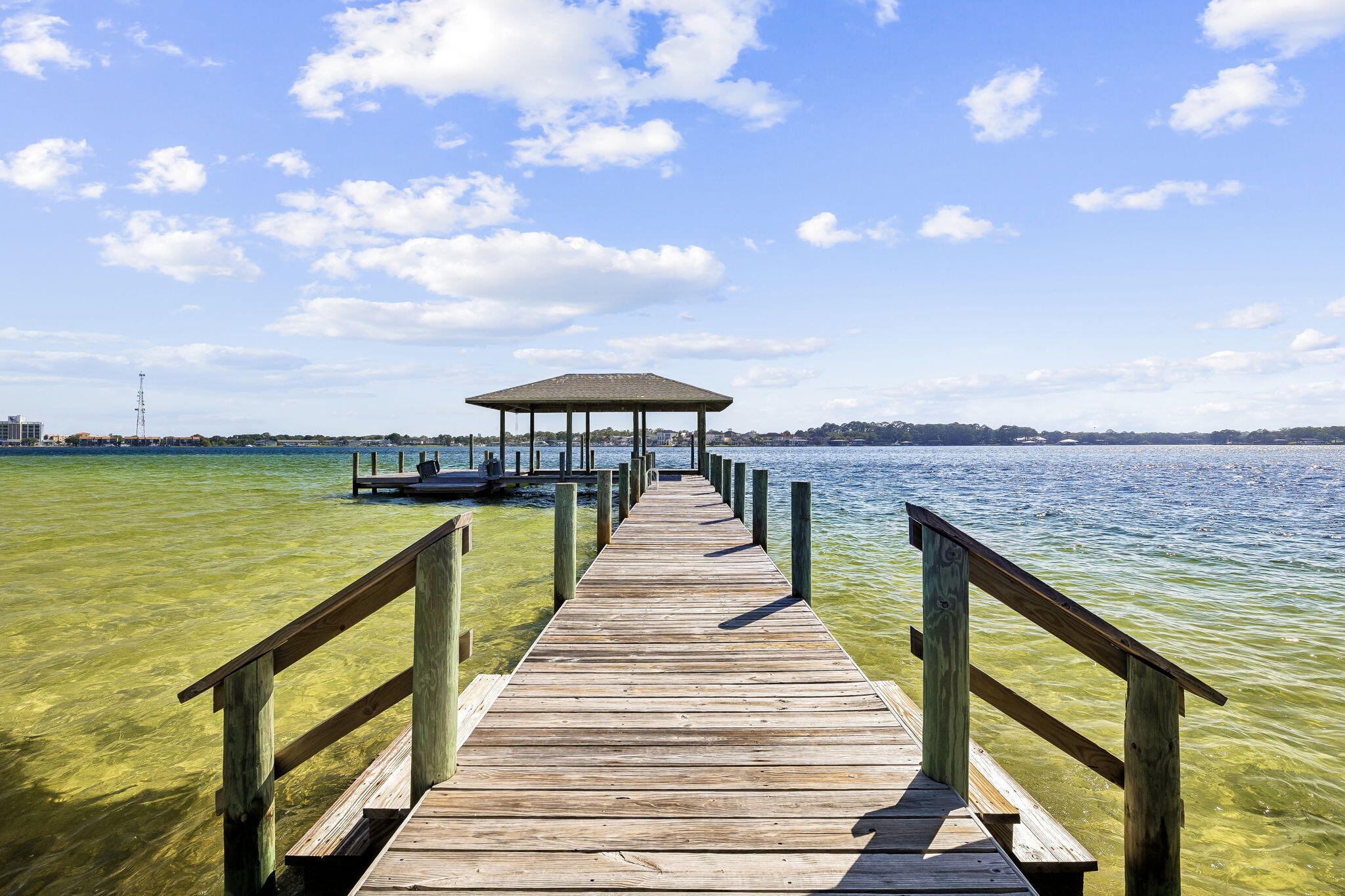 PARADISE POINT - Residential