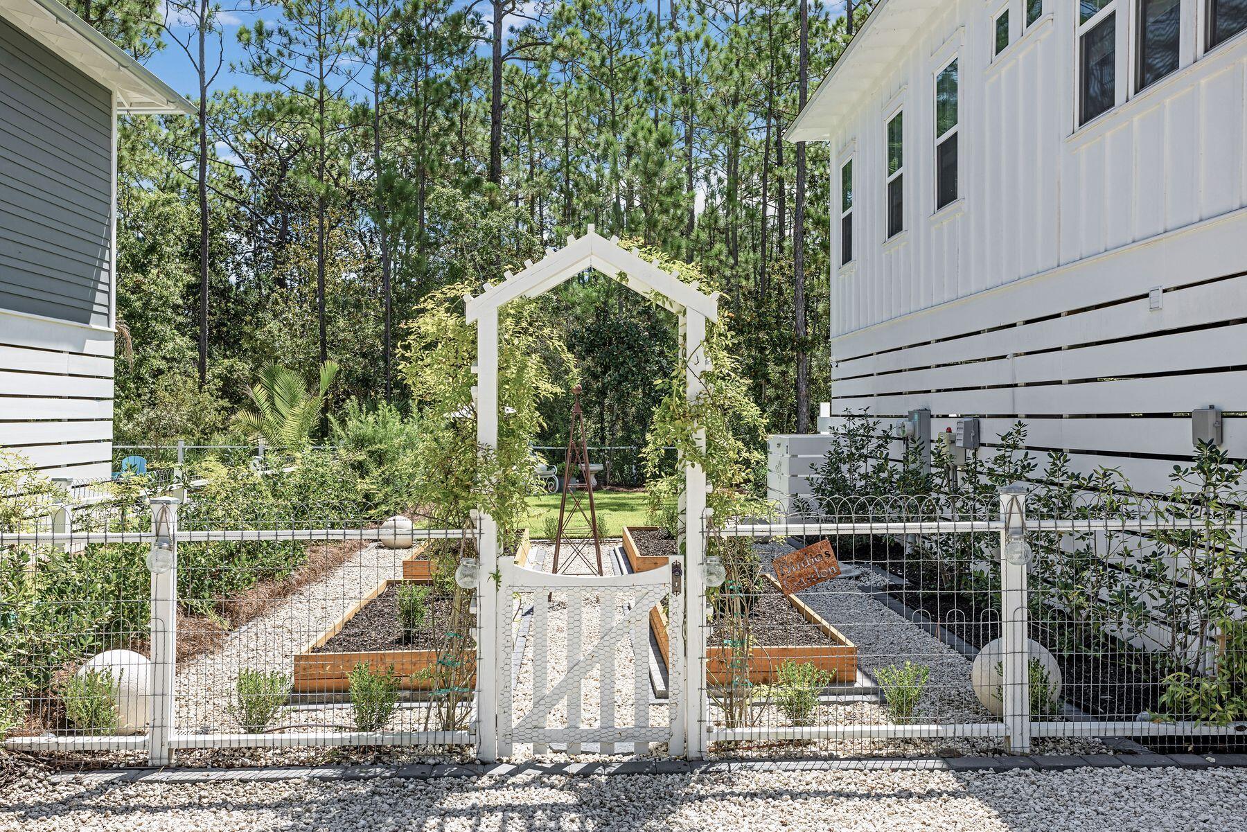 TOWN OF SANTA ROSA - Residential