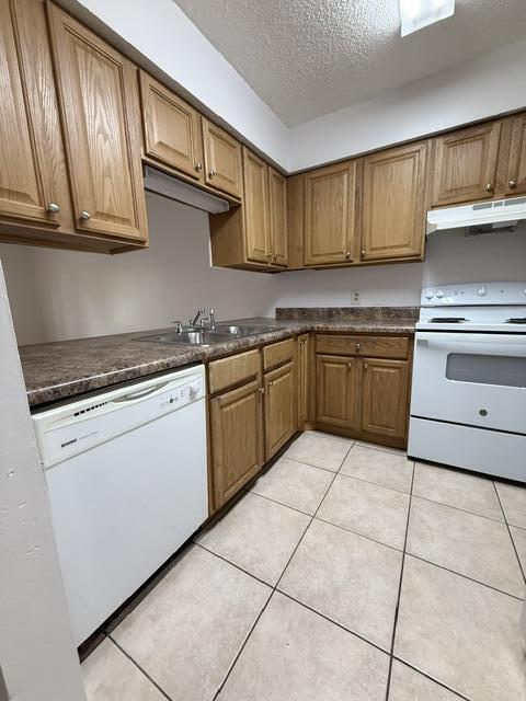 CLASSIC MANOR - Residential Lease